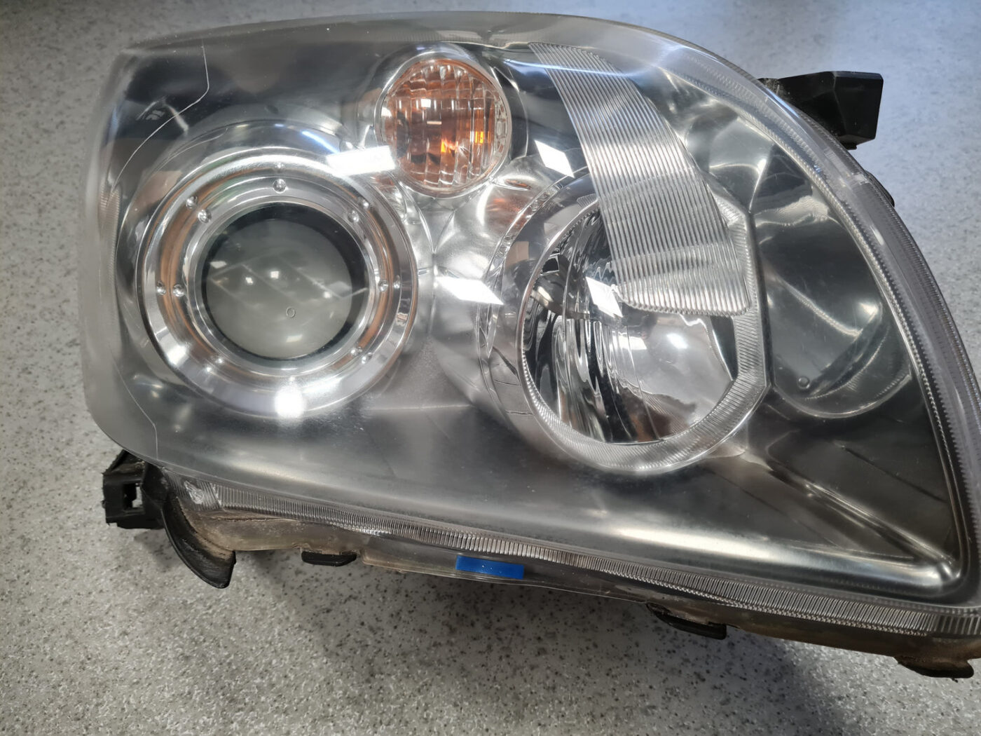 Priekšējais labais lukturis priekš TOYOTA AVENSIS 2007 UNIVERSAL 11 Priekšējais labais lukturis priekš TOYOTA AVENSIS 2007 UNIVERSAL