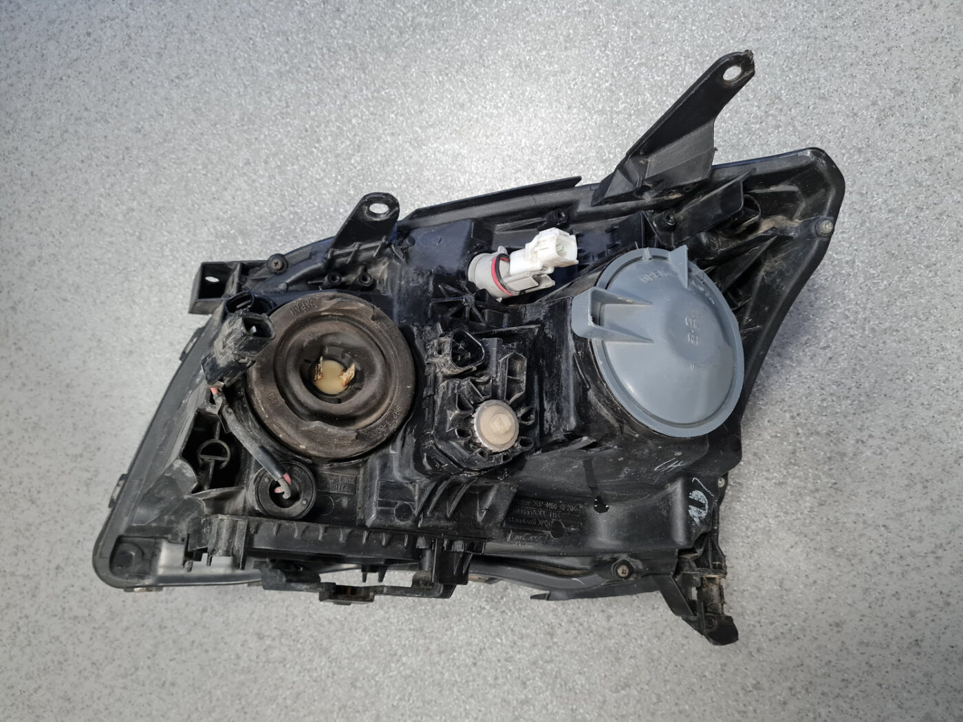 Priekšējais labais lukturis priekš TOYOTA AVENSIS 2007 UNIVERSAL 9 Priekšējais labais lukturis priekš TOYOTA AVENSIS 2007 UNIVERSAL