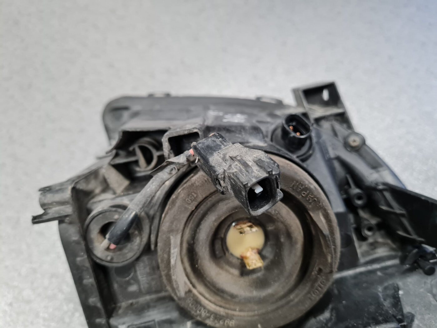 Priekšējais labais lukturis priekš TOYOTA AVENSIS 2007 UNIVERSAL 4 Priekšējais labais lukturis priekš TOYOTA AVENSIS 2007 UNIVERSAL