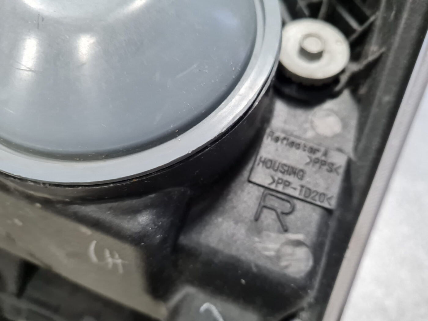 Priekšējais labais lukturis priekš TOYOTA AVENSIS 2007 UNIVERSAL 3 Priekšējais labais lukturis priekš TOYOTA AVENSIS 2007 UNIVERSAL