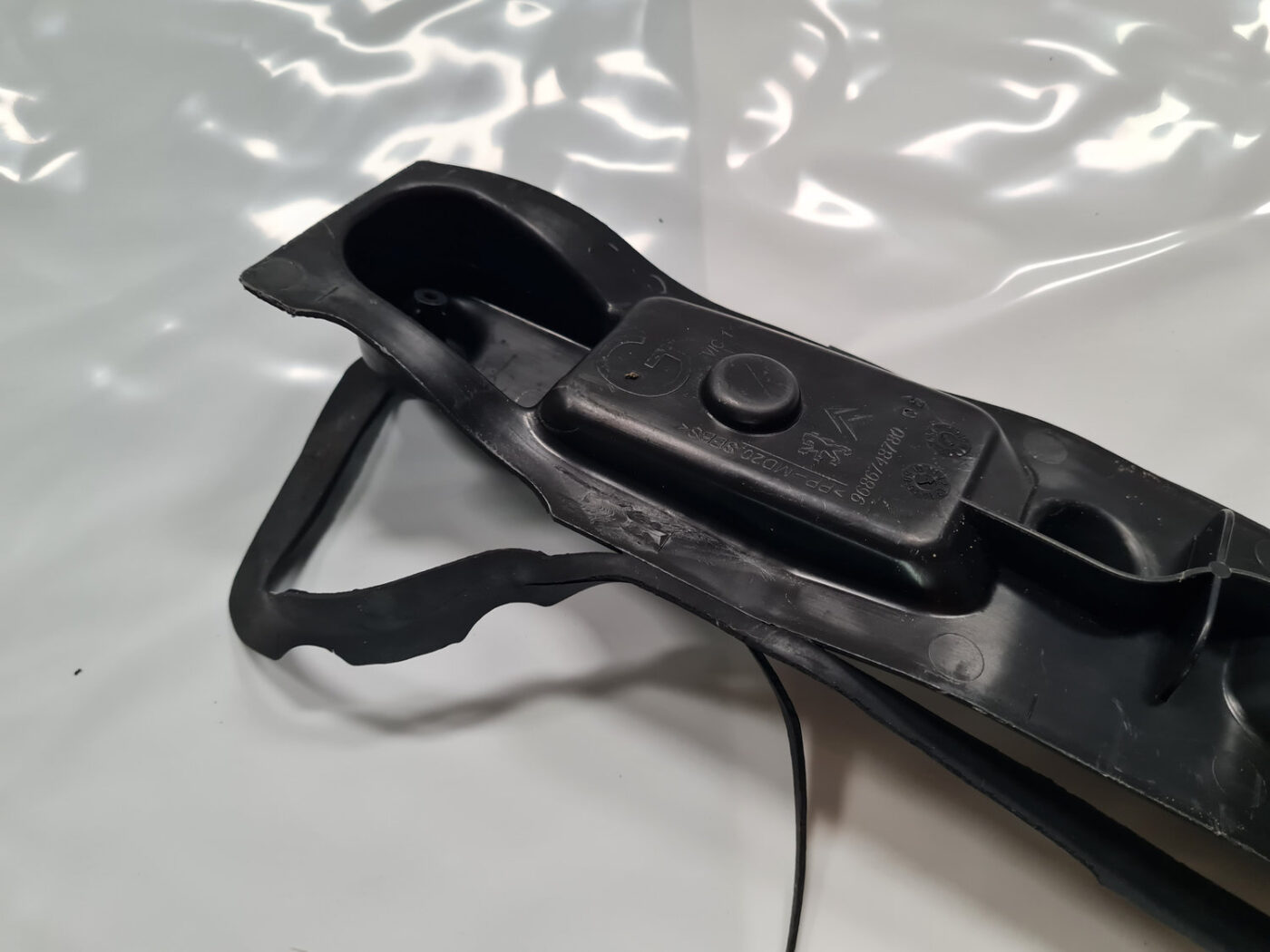 Ieliktņis starp spārnu un durvīm priekš PEUGEOT 508 2012 7 Ieliktņis starp spārnu un durvīm priekš PEUGEOT 508 2012