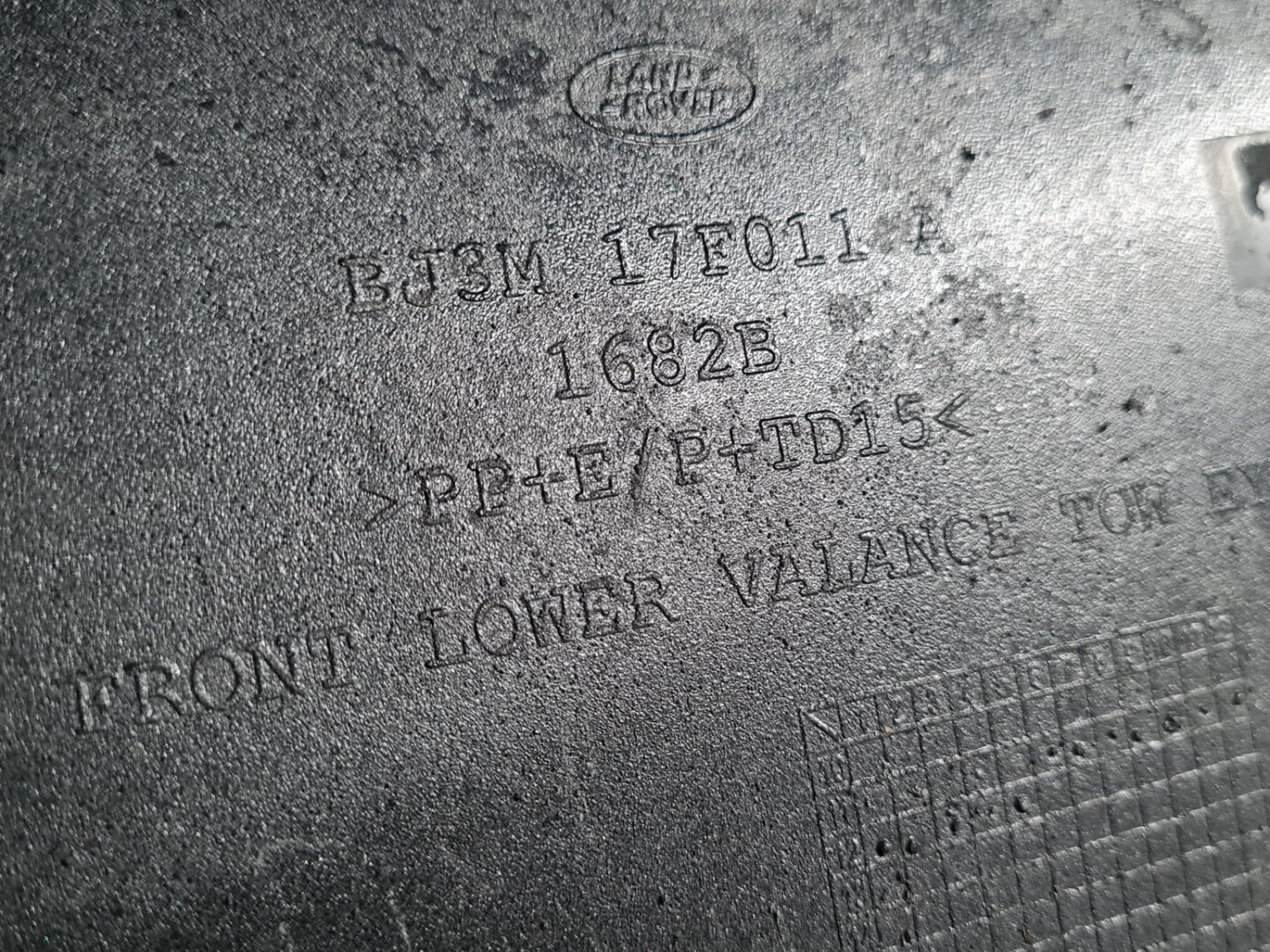 Priekšēja bufera uzlika priekš LAND ROVER EVOQUE 2012-2019 4 Priekšēja bufera uzlika priekš LAND ROVER EVOQUE 2012-2019