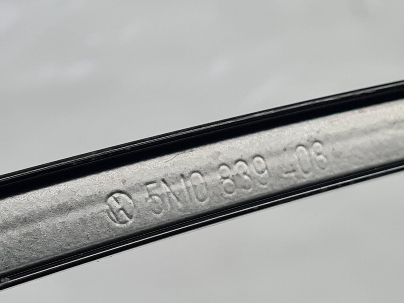 Durvju stikla vadīkla/sliede priekš VW GOLF PLUS 2005-2013 3 Durvju stikla vadīkla/sliede priekš VW GOLF PLUS 2005-2013