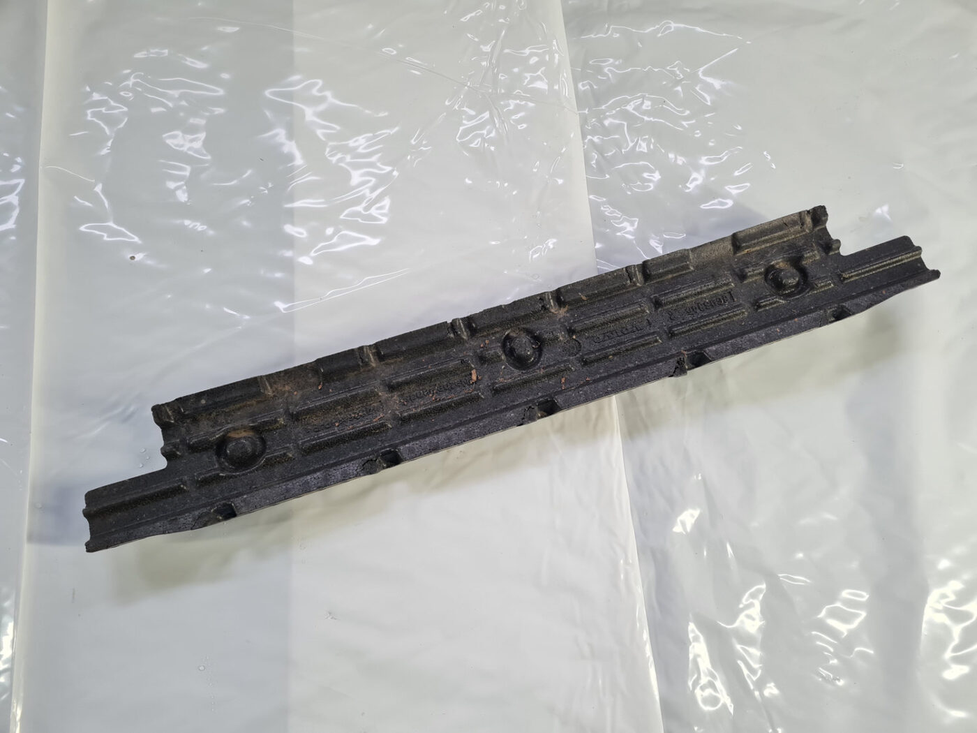 Priekšēja bufera putuplasts priekš VOLVO V70 2006 5 Priekšēja bufera putuplasts priekš VOLVO V70 2006