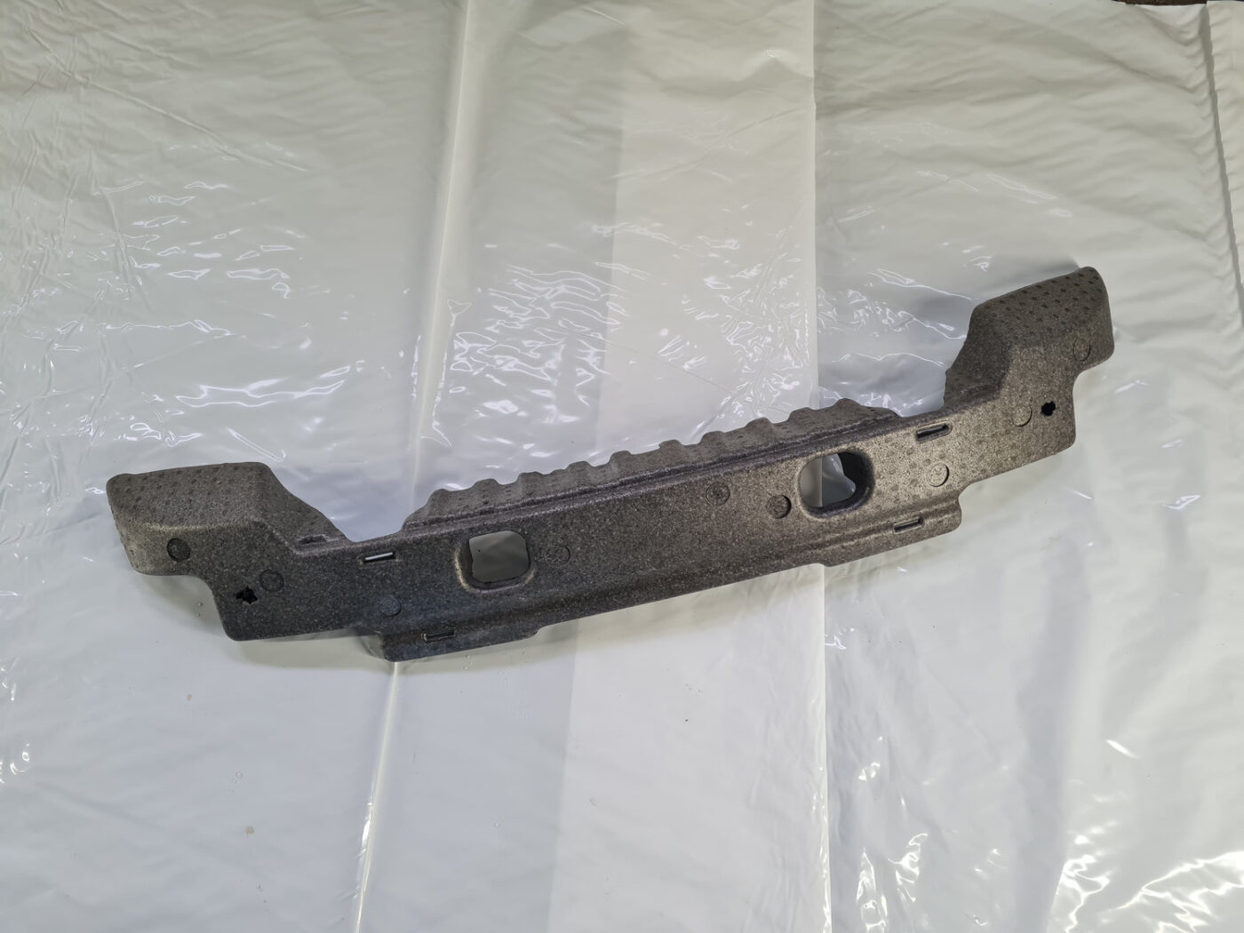 Aizmugurēja bufera putuplasts priekš KIA SORENTO 2004-2008 2 Aizmugurēja bufera putuplasts priekš KIA SORENTO 2004-2008