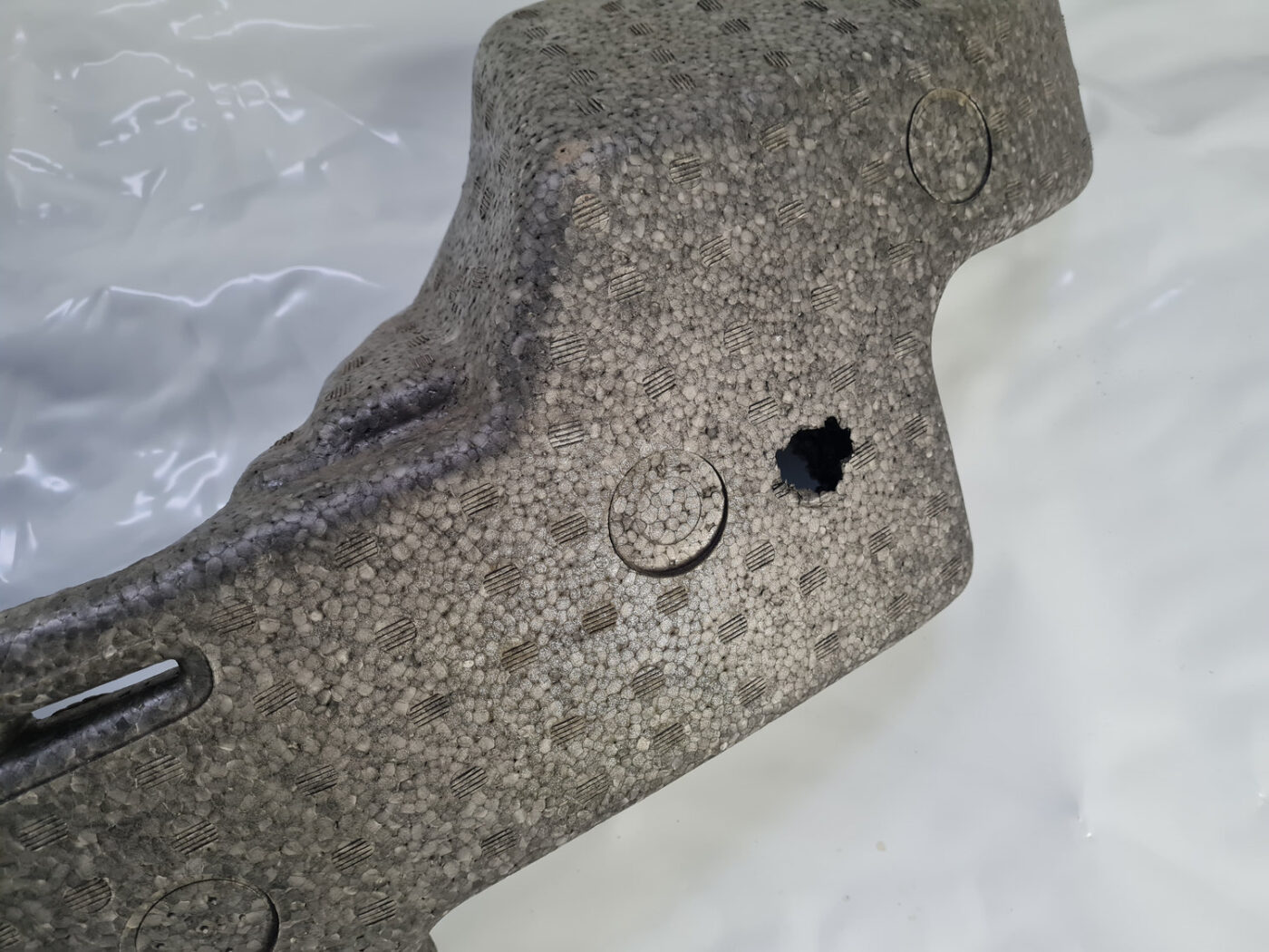 Aizmugurēja bufera putuplasts priekš KIA SORENTO 2004-2008 11 Aizmugurēja bufera putuplasts priekš KIA SORENTO 2004-2008