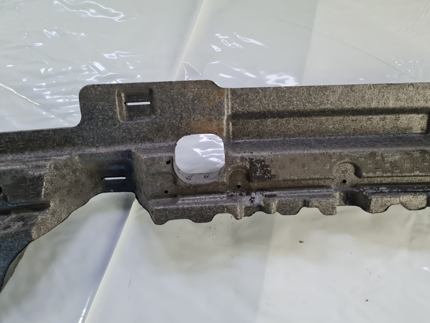 Aizmugurēja bufera putuplasts priekš KIA SORENTO 2004-2008 7 Aizmugurēja bufera putuplasts priekš KIA SORENTO 2004-2008