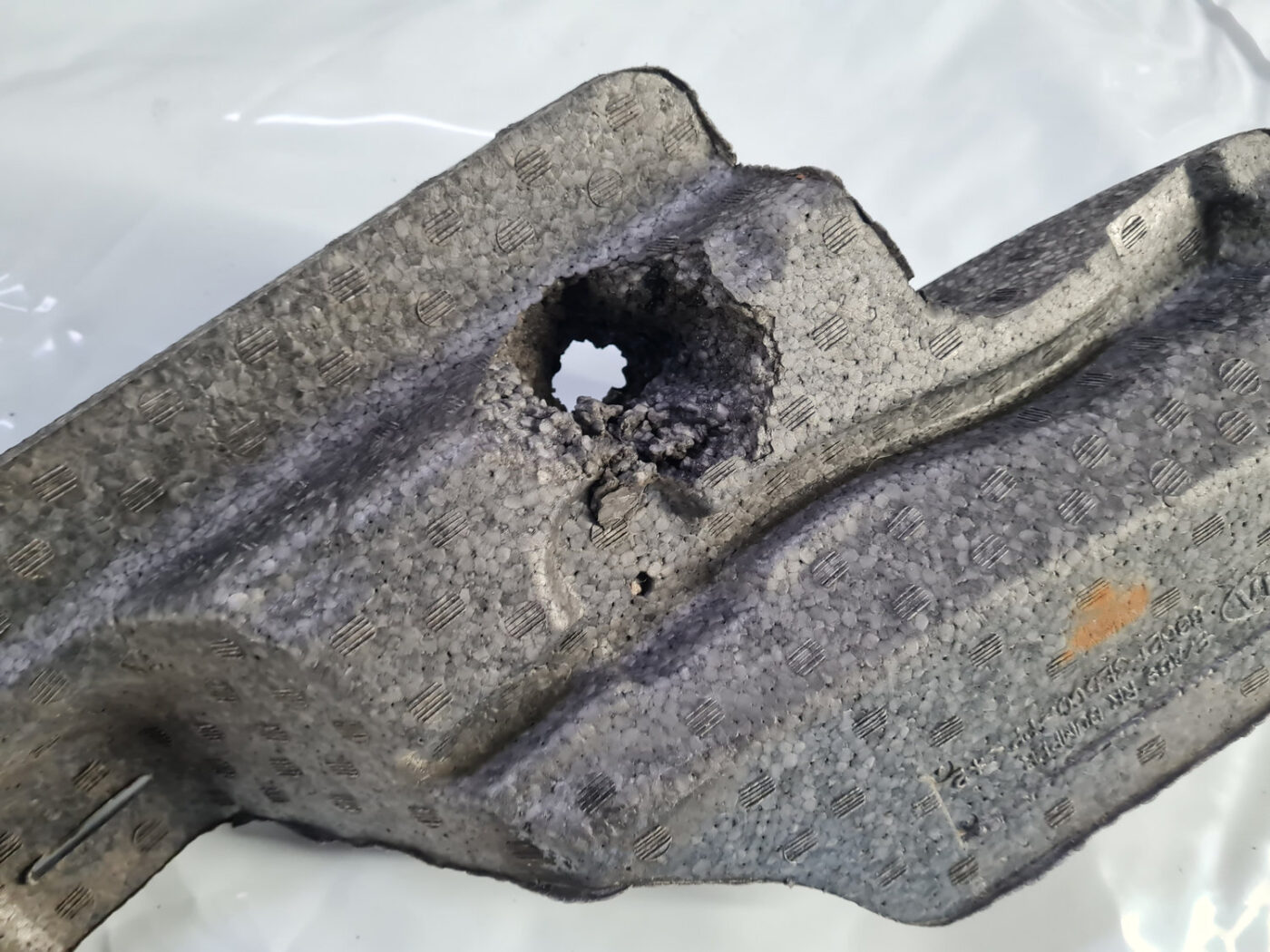 Aizmugurēja bufera putuplasts priekš KIA SORENTO 2004-2008 4 Aizmugurēja bufera putuplasts priekš KIA SORENTO 2004-2008