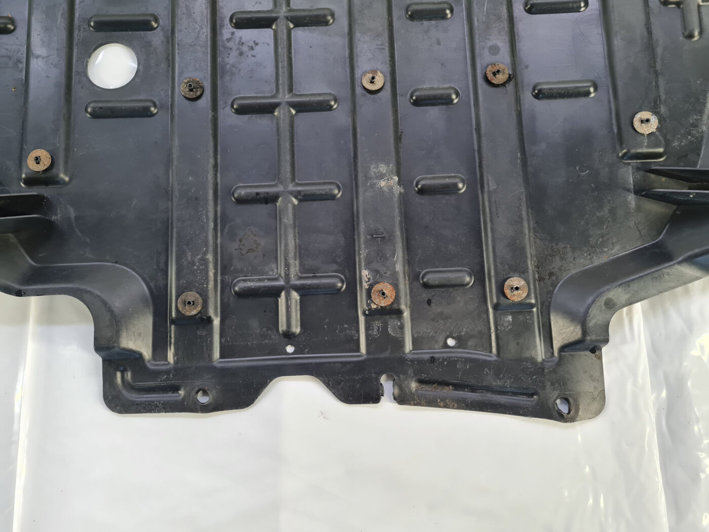 Dzinēja aizsargs priekš NISSAN PATHFINDER 2006 2 Dzinēja aizsargs priekš NISSAN PATHFINDER 2006