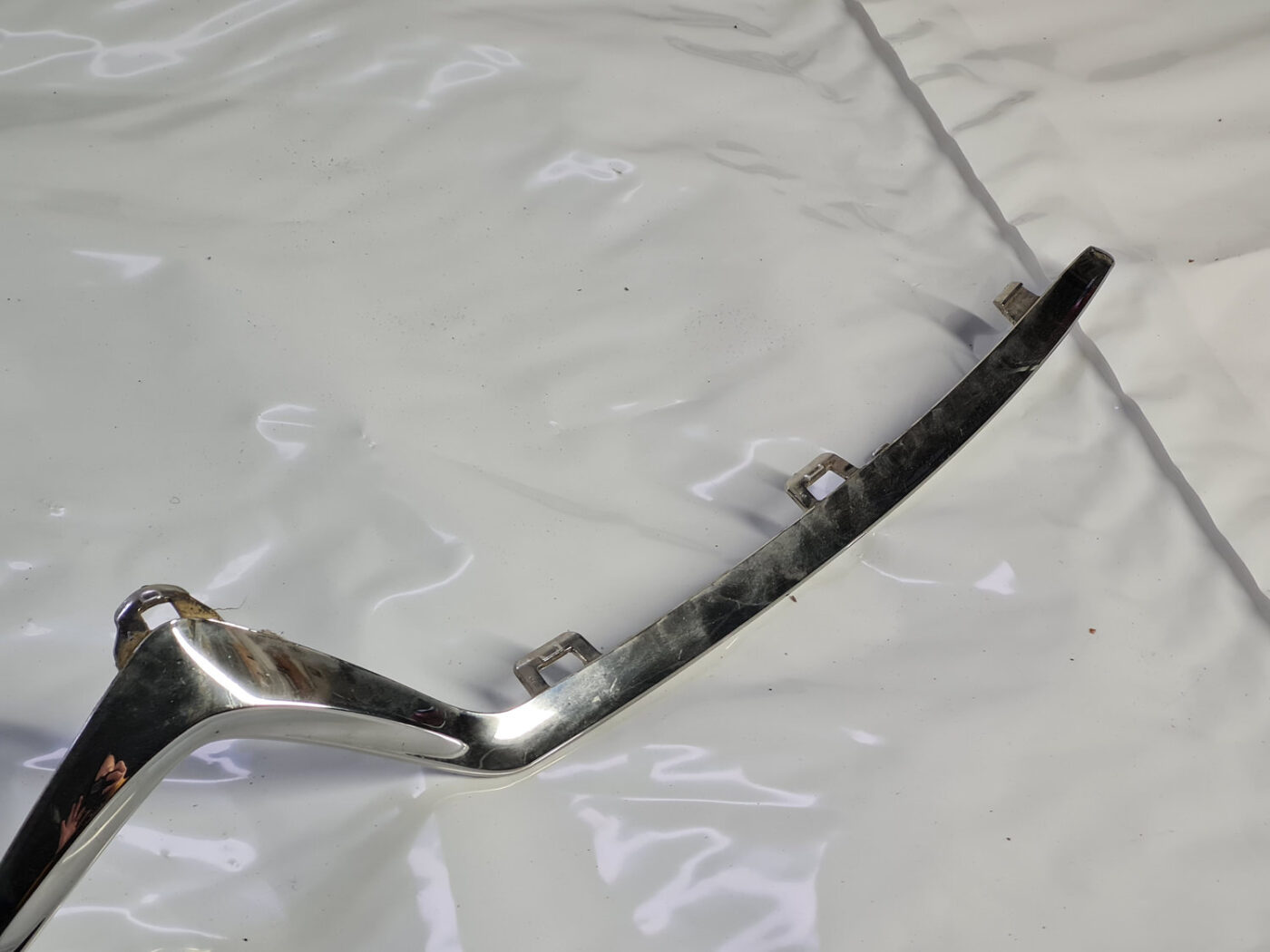 Priekšējā režģa hromēta uzlika priekš CITROEN C4 2006 5 Priekšējā režģa hromēta uzlika priekš CITROEN C4 2006