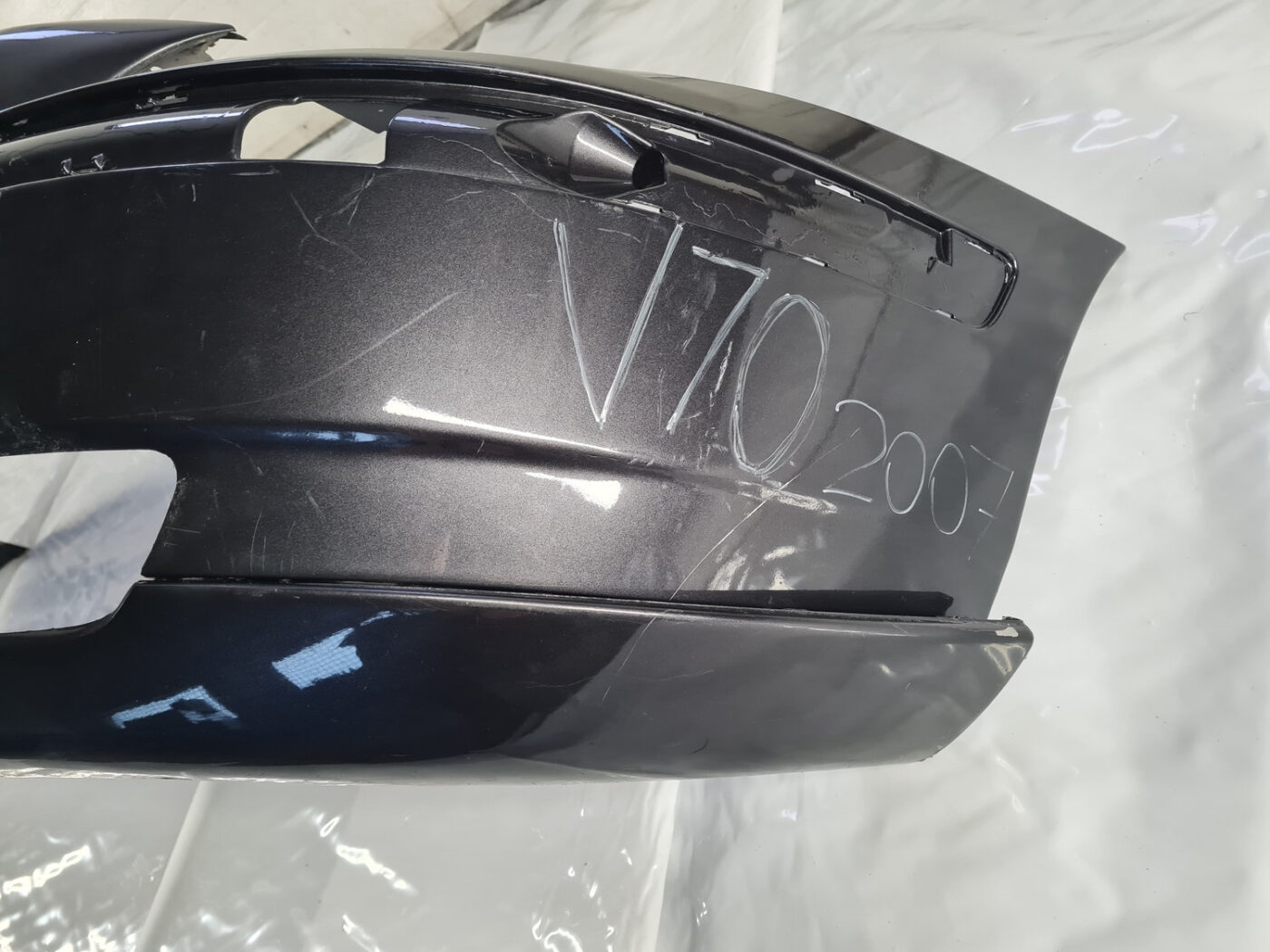 Priekšējais buferis priekš VOLVO V70 2006 14 Priekšējais buferis priekš VOLVO V70 2006