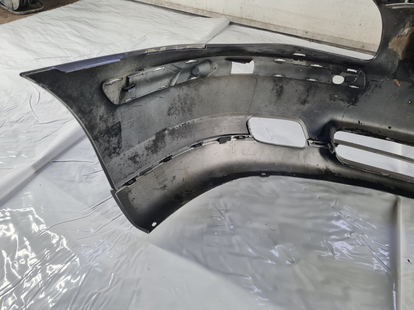 Priekšējais buferis priekš VOLVO V70 2006 11 Priekšējais buferis priekš VOLVO V70 2006