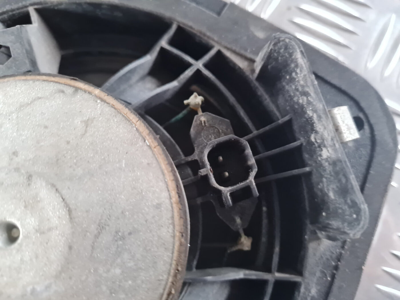 Durvju skaļrunis, apakšā priekš OPEL INSIGNIA 2010 3 Durvju skaļrunis, apakšā priekš OPEL INSIGNIA 2010