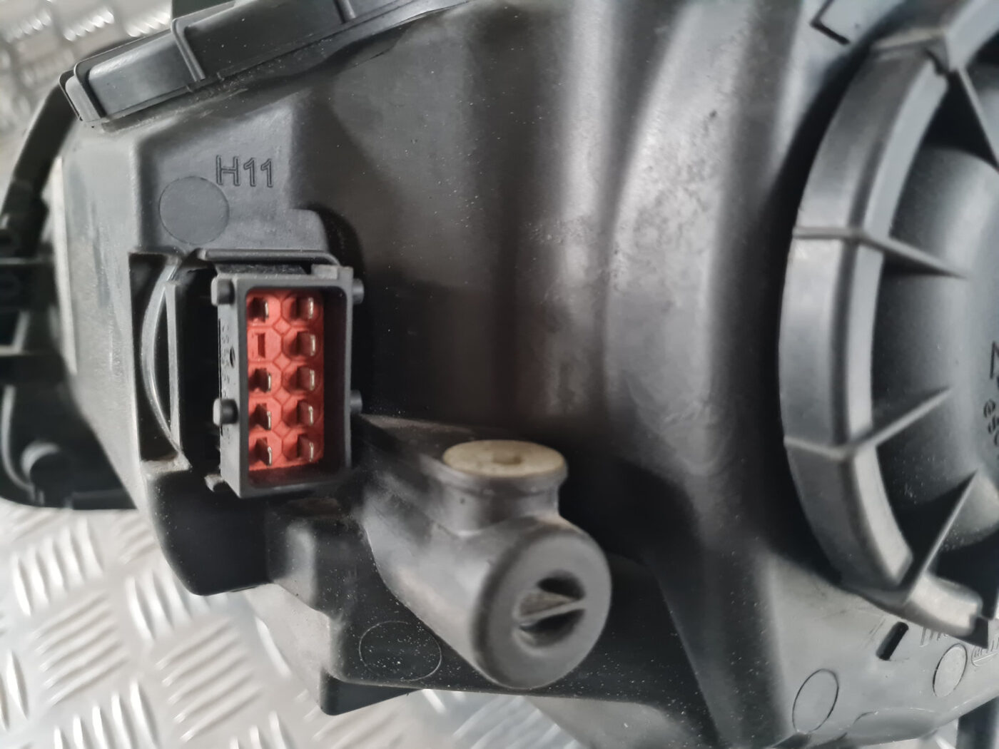 Priekšējais labais lukturis priekš OPEL INSIGNIA 2010 8 Priekšējais labais lukturis priekš OPEL INSIGNIA 2010