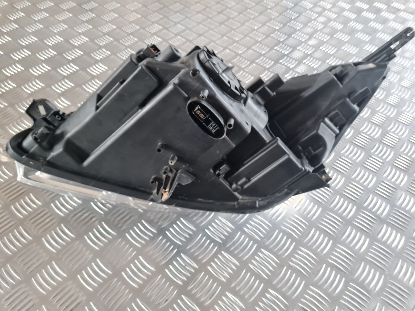 Priekšējais labais lukturis priekš OPEL INSIGNIA 2010 5 Priekšējais labais lukturis priekš OPEL INSIGNIA 2010