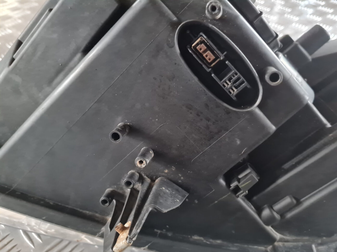 Priekšējais labais lukturis priekš OPEL INSIGNIA 2010 4 Priekšējais labais lukturis priekš OPEL INSIGNIA 2010