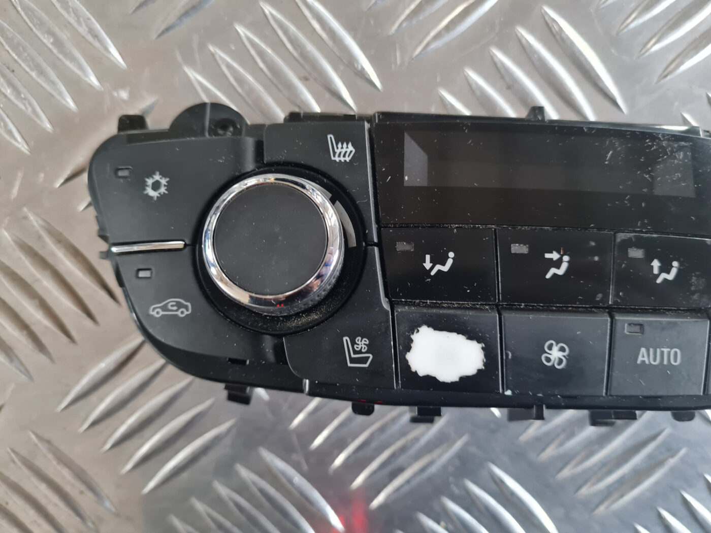 Klimata kontroles bloks priekš OPEL INSIGNIA 2010 2 Klimata kontroles bloks priekš OPEL INSIGNIA 2010