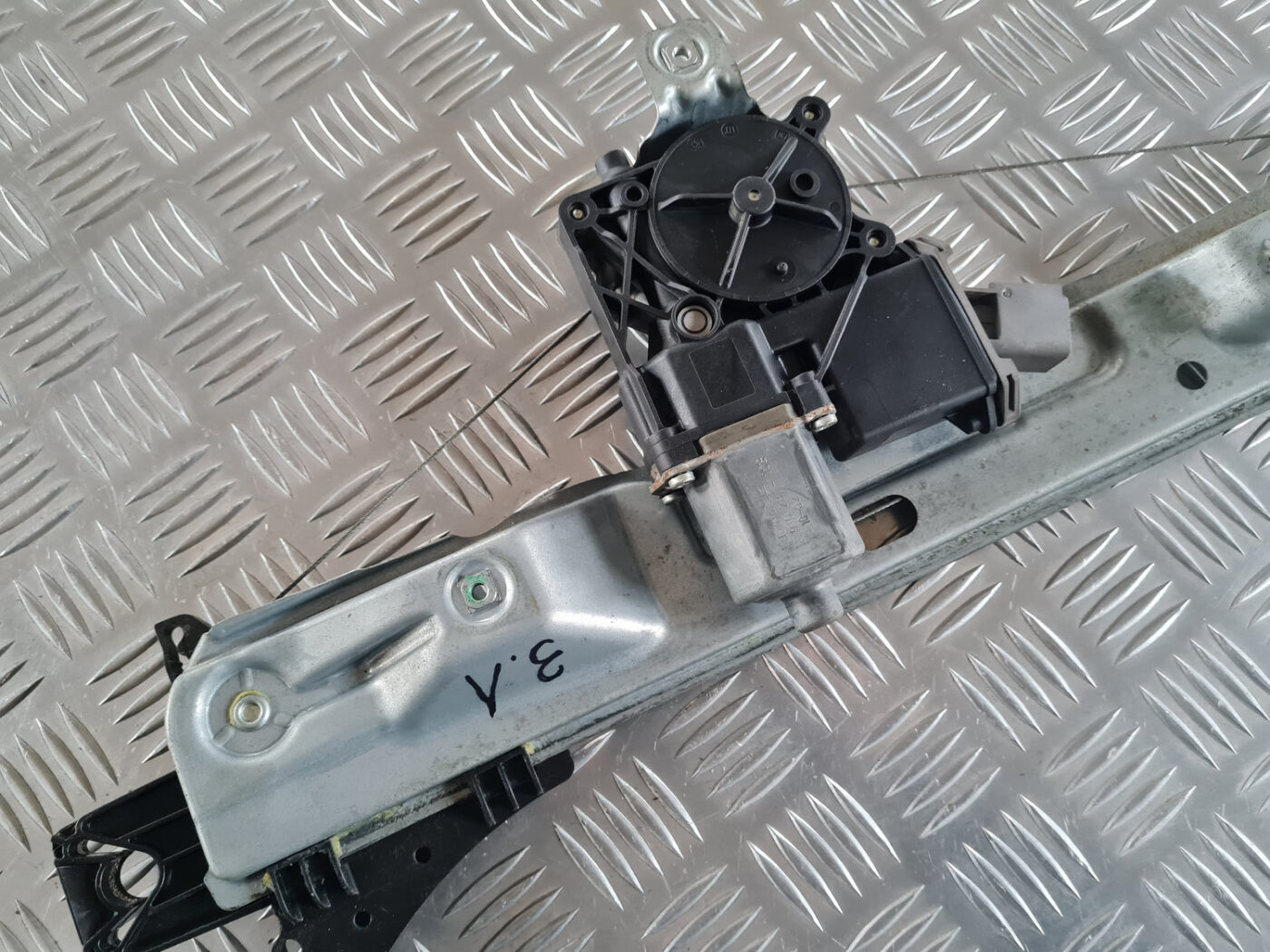 Stikla pacelšanas mehānisms aizmugurējais kreisais priekš OPEL INSIGNIA 2010 2 Stikla pacelšanas mehānisms aizmugurējais kreisais priekš OPEL INSIGNIA 2010