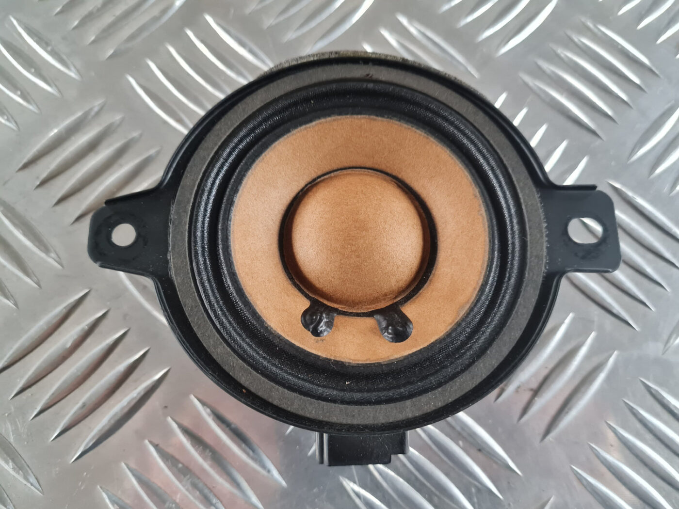 Mērinstrumentu paneļa skaļrunis priekš OPEL INSIGNIA 2010 2 Mērinstrumentu paneļa skaļrunis priekš OPEL INSIGNIA 2010