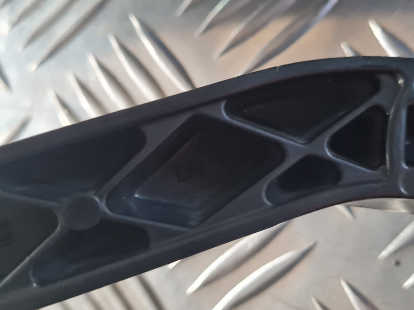 Vējstikla slotu turētāju komplekts priekš OPEL INSIGNIA 2010 5 Vējstikla slotu turētāju komplekts priekš OPEL INSIGNIA 2010