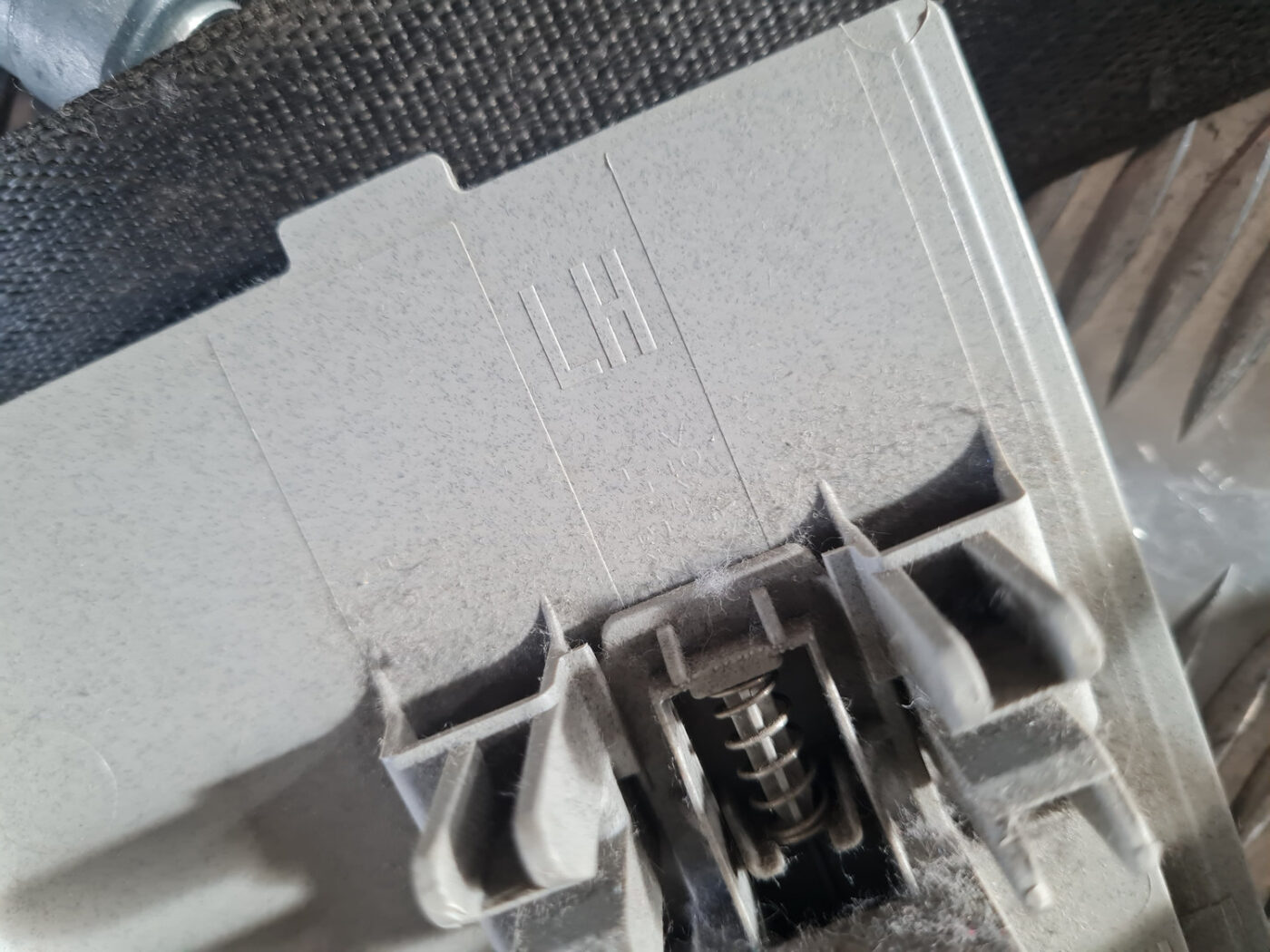 Priekšējā kreisā drošības josta priekš OPEL INSIGNIA 2010 6 Priekšējā kreisā drošības josta priekš OPEL INSIGNIA 2010