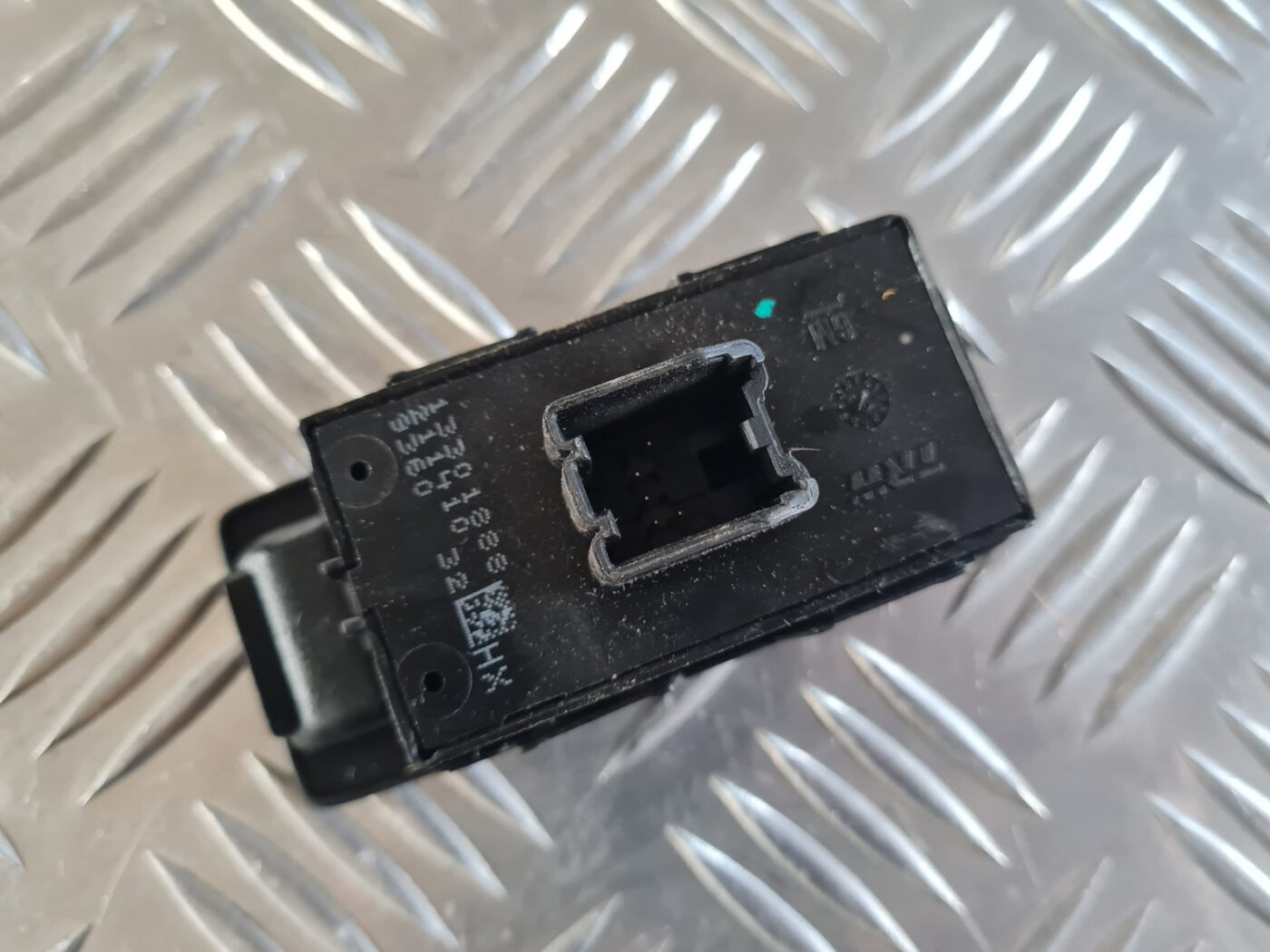 Stikla pacelšanas poga priekš OPEL INSIGNIA 2010 4 Stikla pacelšanas poga priekš OPEL INSIGNIA 2010