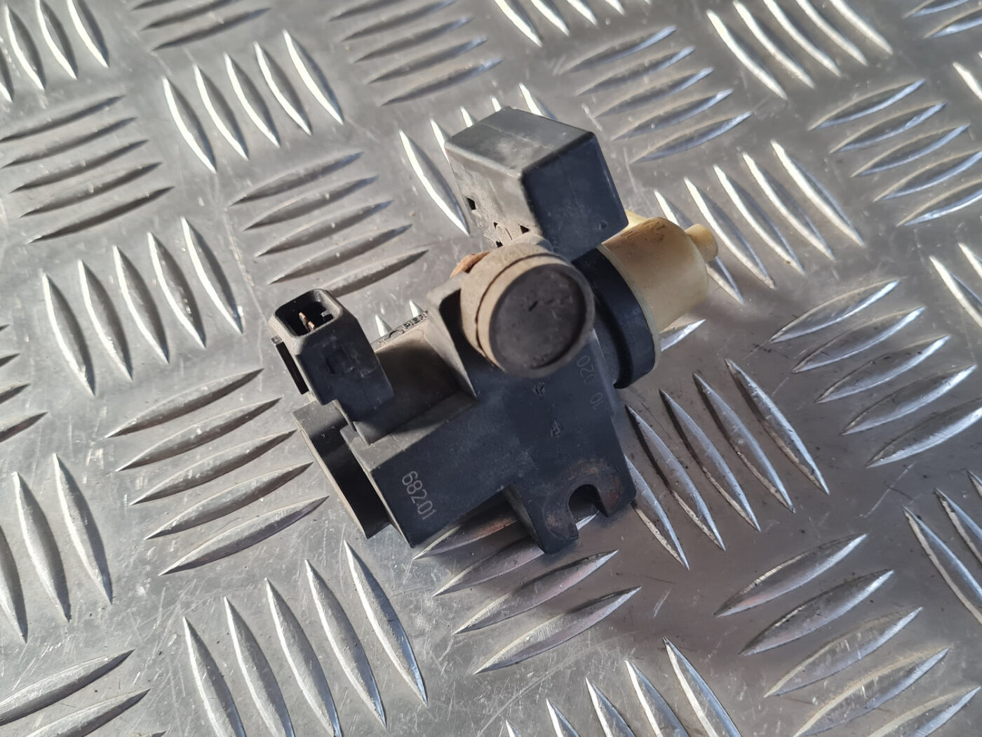 Solenoīda vakuuma vārsts priekš OPEL INSIGNIA 2010 3 Solenoīda vakuuma vārsts priekš OPEL INSIGNIA 2010