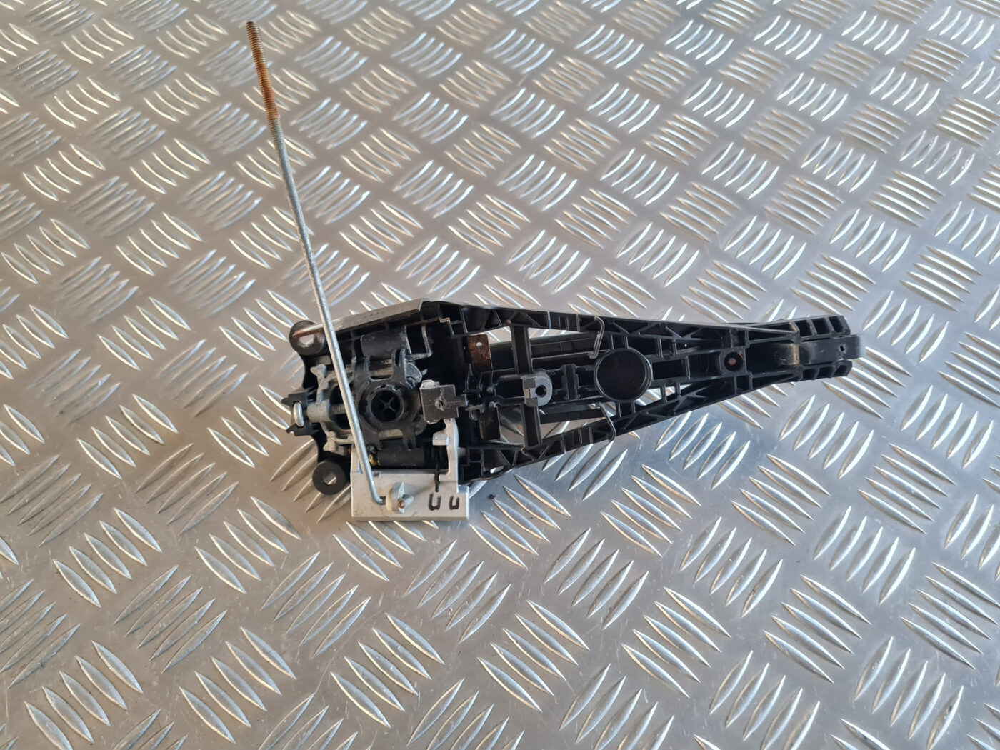 Priekšējāis labais durvju rokturis priekš OPEL INSIGNIA 2010 3 Priekšējāis labais durvju rokturis priekš OPEL INSIGNIA 2010