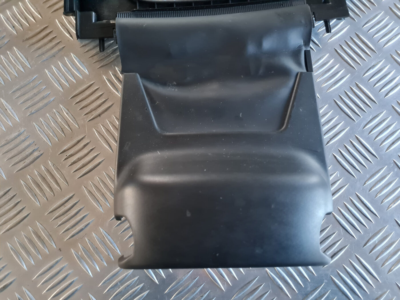 Stūres statnes putekļu aizsargs (salonā) priekš OPEL INSIGNIA 2010 7 Stūres statnes putekļu aizsargs (salonā) priekš OPEL INSIGNIA 2010