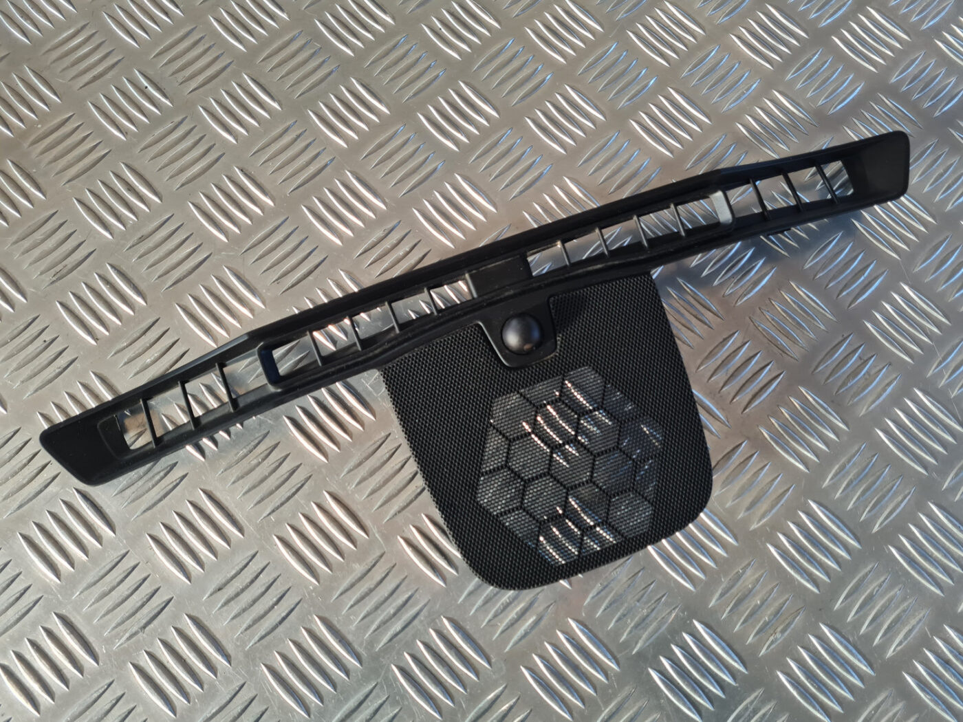 Mērinstrumentu paneļa skaļruņa apdare priekš OPEL INSIGNIA 2010 2 Mērinstrumentu paneļa skaļruņa apdare priekš OPEL INSIGNIA 2010