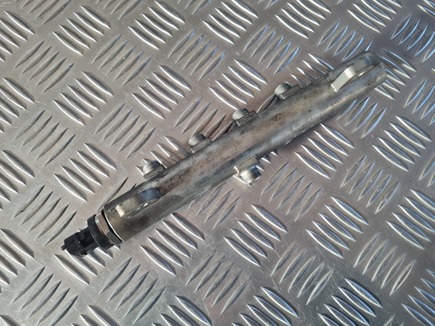 Degvielas sadales caurule priekš OPEL INSIGNIA 2010 6 Degvielas sadales caurule priekš OPEL INSIGNIA 2010