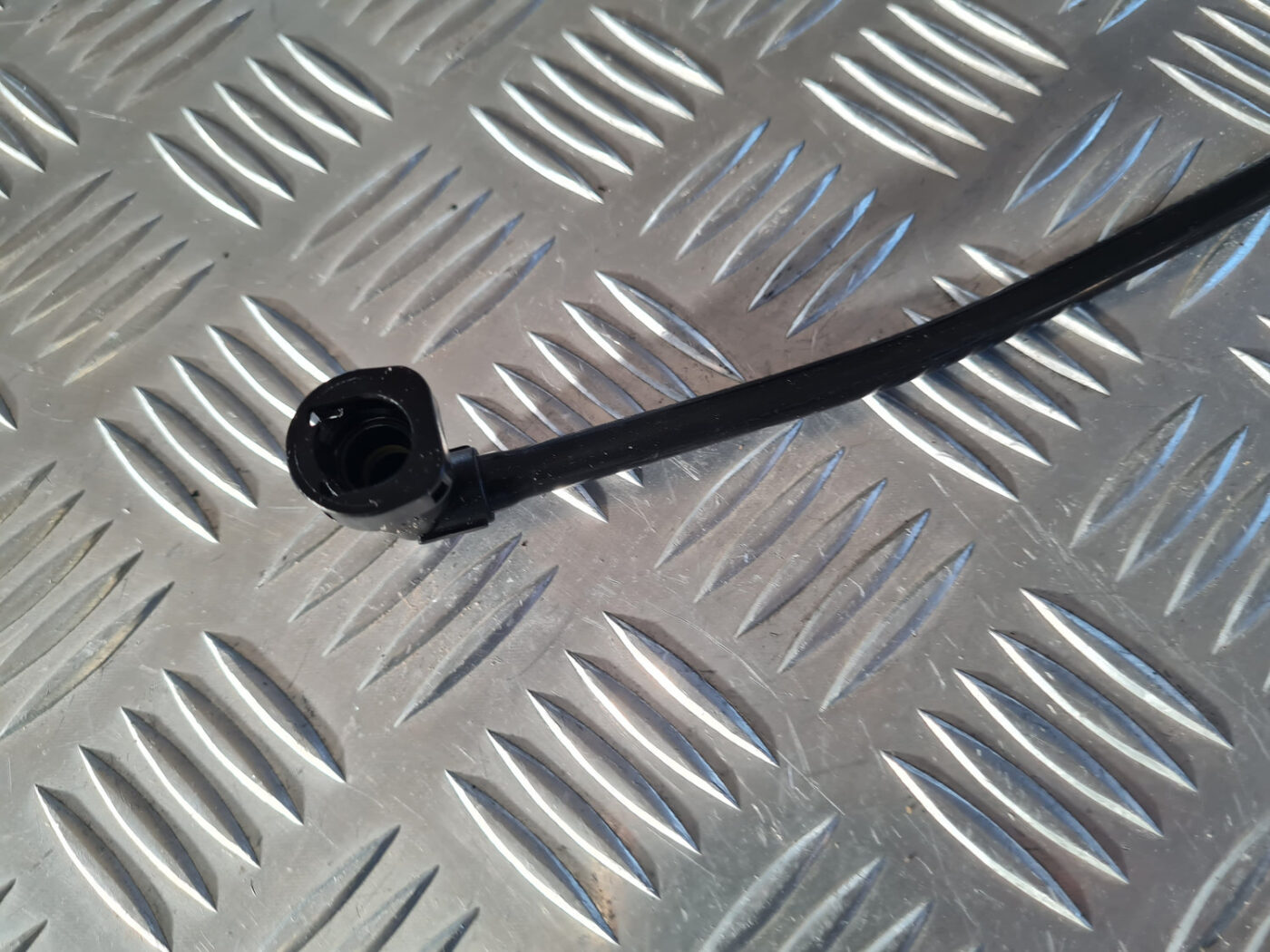 Degvielas caurule priekš OPEL INSIGNIA 2010 5 Degvielas caurule priekš OPEL INSIGNIA 2010