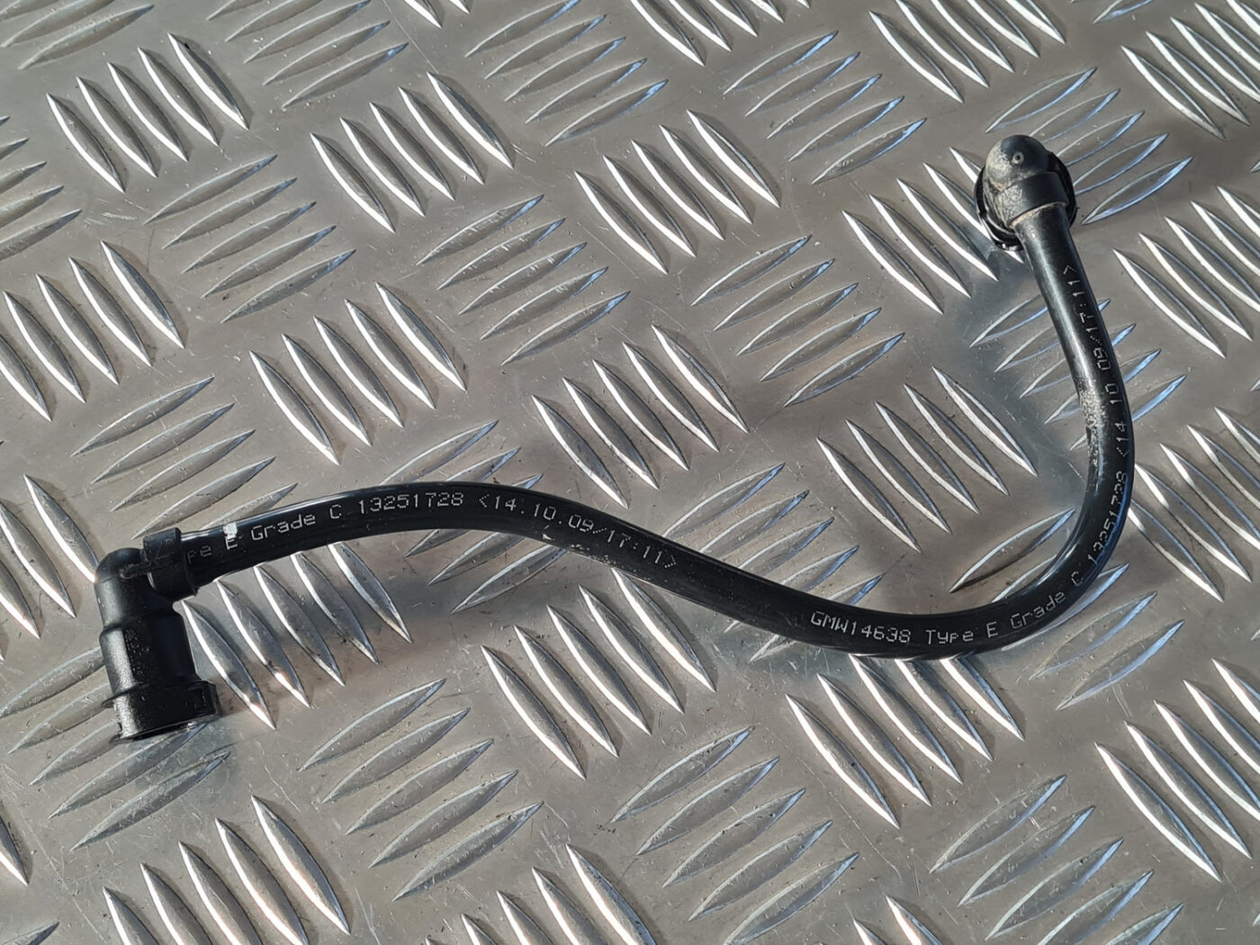 Degvielas caurule priekš OPEL INSIGNIA 2010 2 Degvielas caurule priekš OPEL INSIGNIA 2010