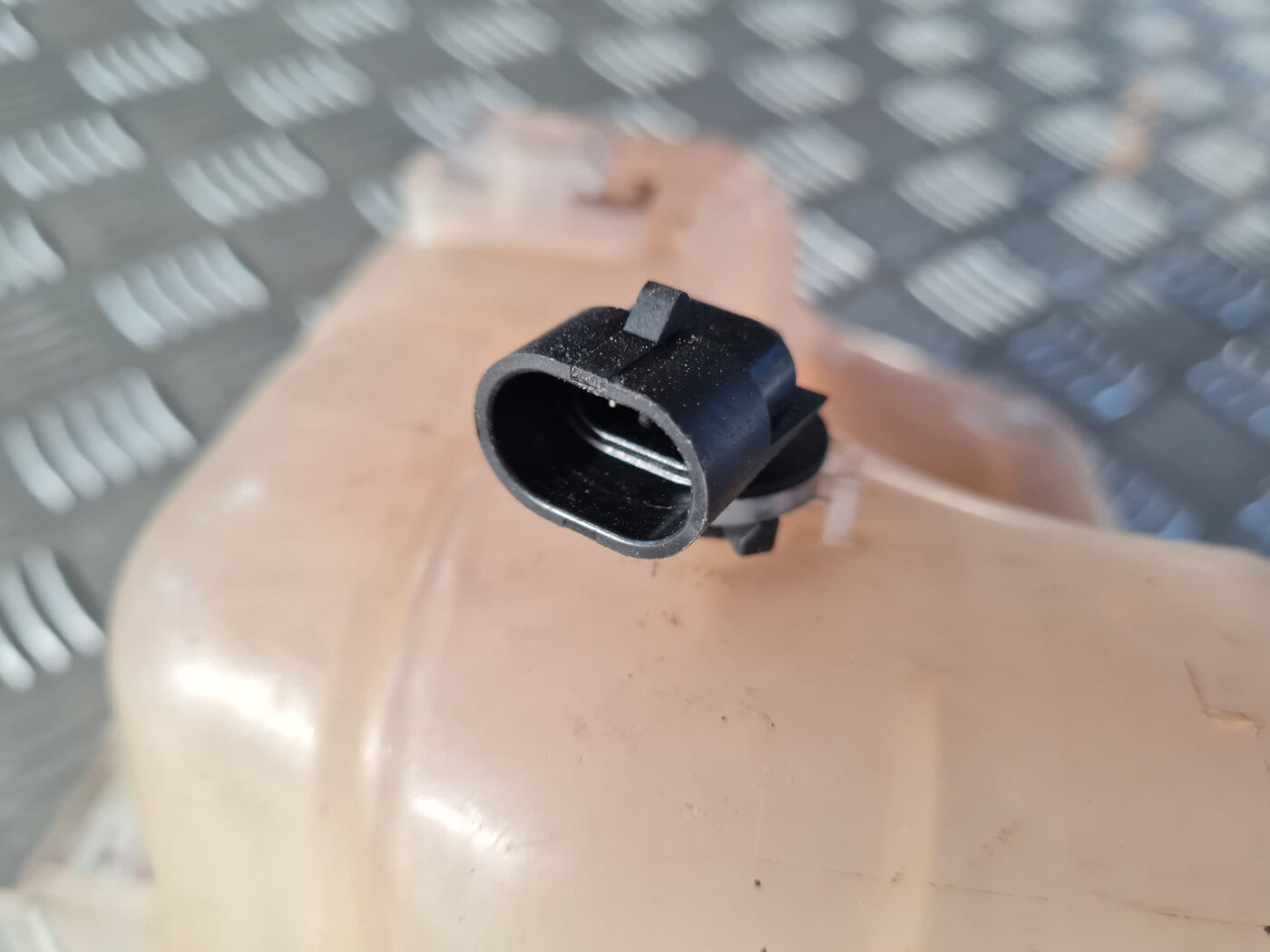 Dzesēšanas šķidruma tvertne priekš OPEL INSIGNIA 2010 4 Dzesēšanas šķidruma tvertne priekš OPEL INSIGNIA 2010