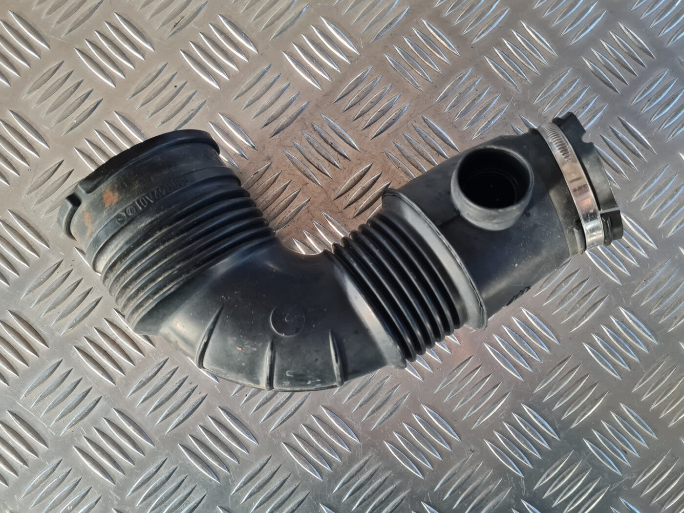 Gaisa filtra korpusa caurule priekš OPEL INSIGNIA 2010 2 Gaisa filtra korpusa caurule priekš OPEL INSIGNIA 2010