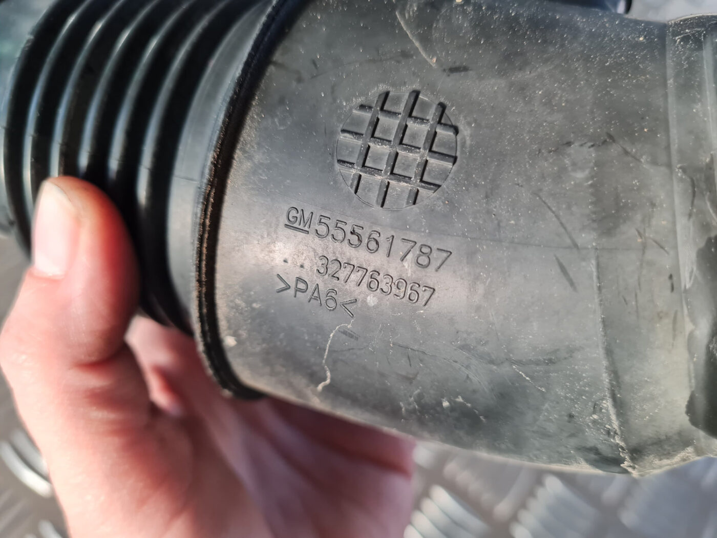 Gaisa filtra korpusa caurule priekš OPEL INSIGNIA 2010 3 Gaisa filtra korpusa caurule priekš OPEL INSIGNIA 2010