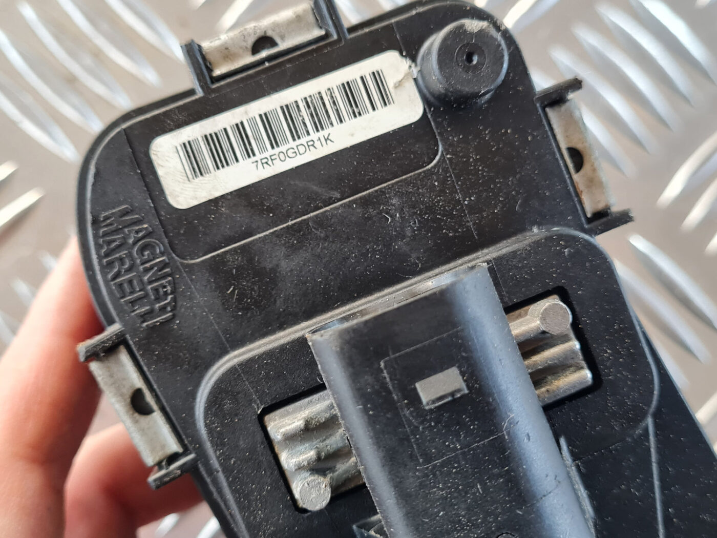 Ieplūdes kolektora garuma mērīšanas mehānisms priekš OPEL INSIGNIA 2010 3 Ieplūdes kolektora garuma mērīšanas mehānisms priekš OPEL INSIGNIA 2010