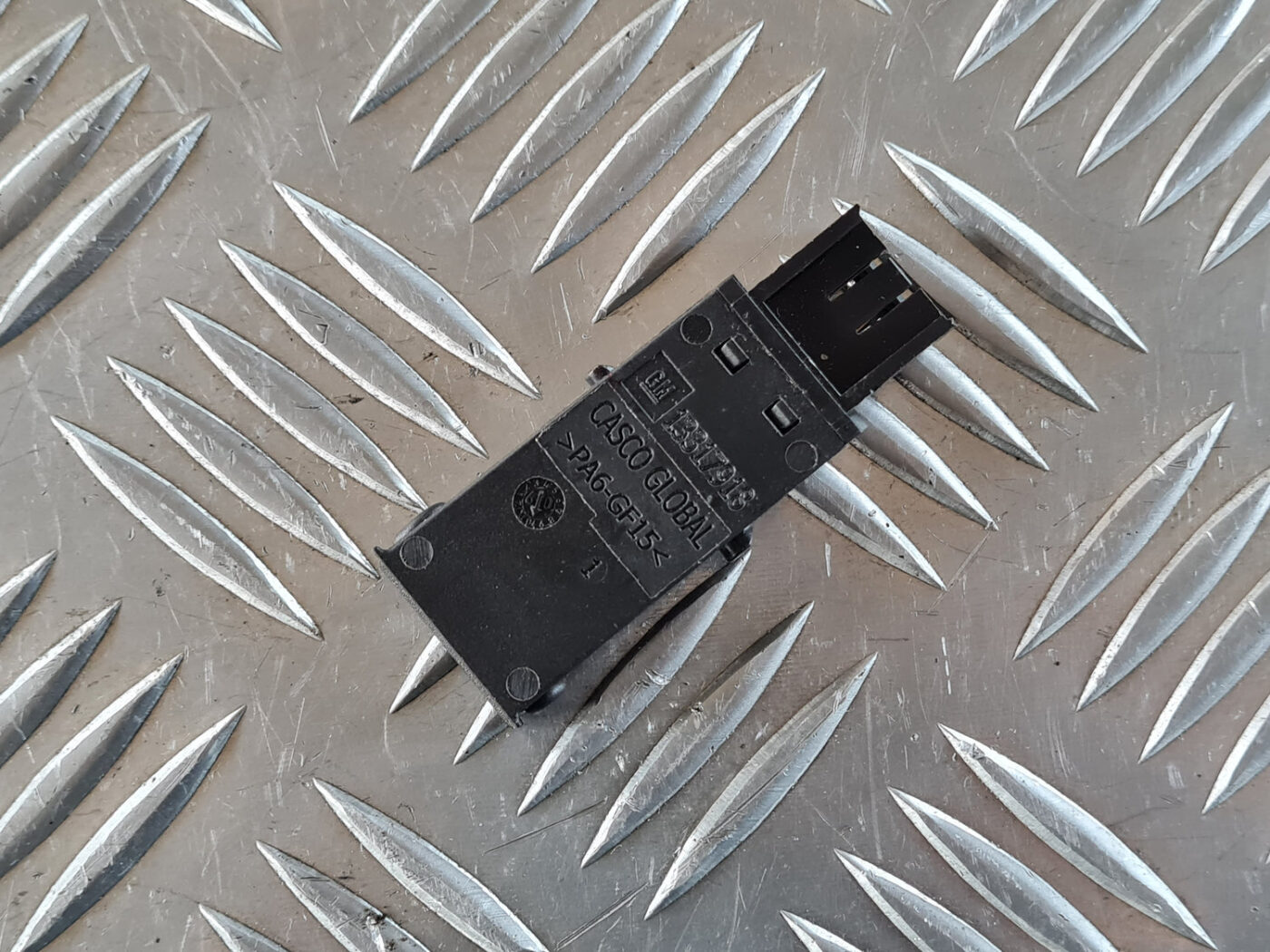 USB/AUX adapteris priekš OPEL INSIGNIA 2010 5 USB/AUX adapteris priekš OPEL INSIGNIA 2010