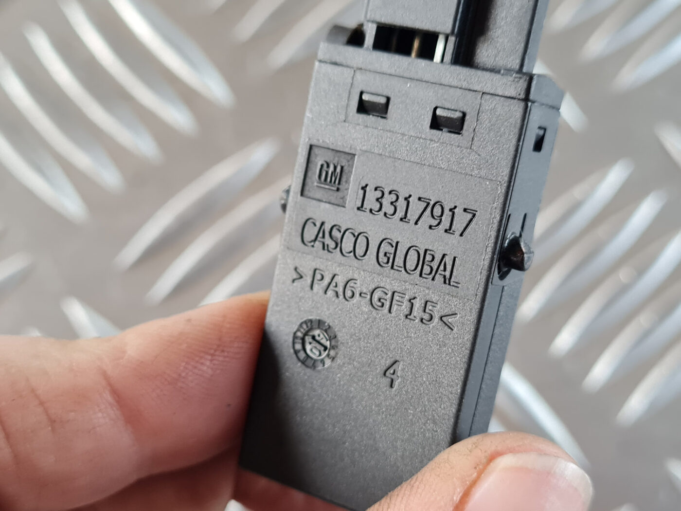 USB/AUX adapteris priekš OPEL INSIGNIA 2010 4 USB/AUX adapteris priekš OPEL INSIGNIA 2010