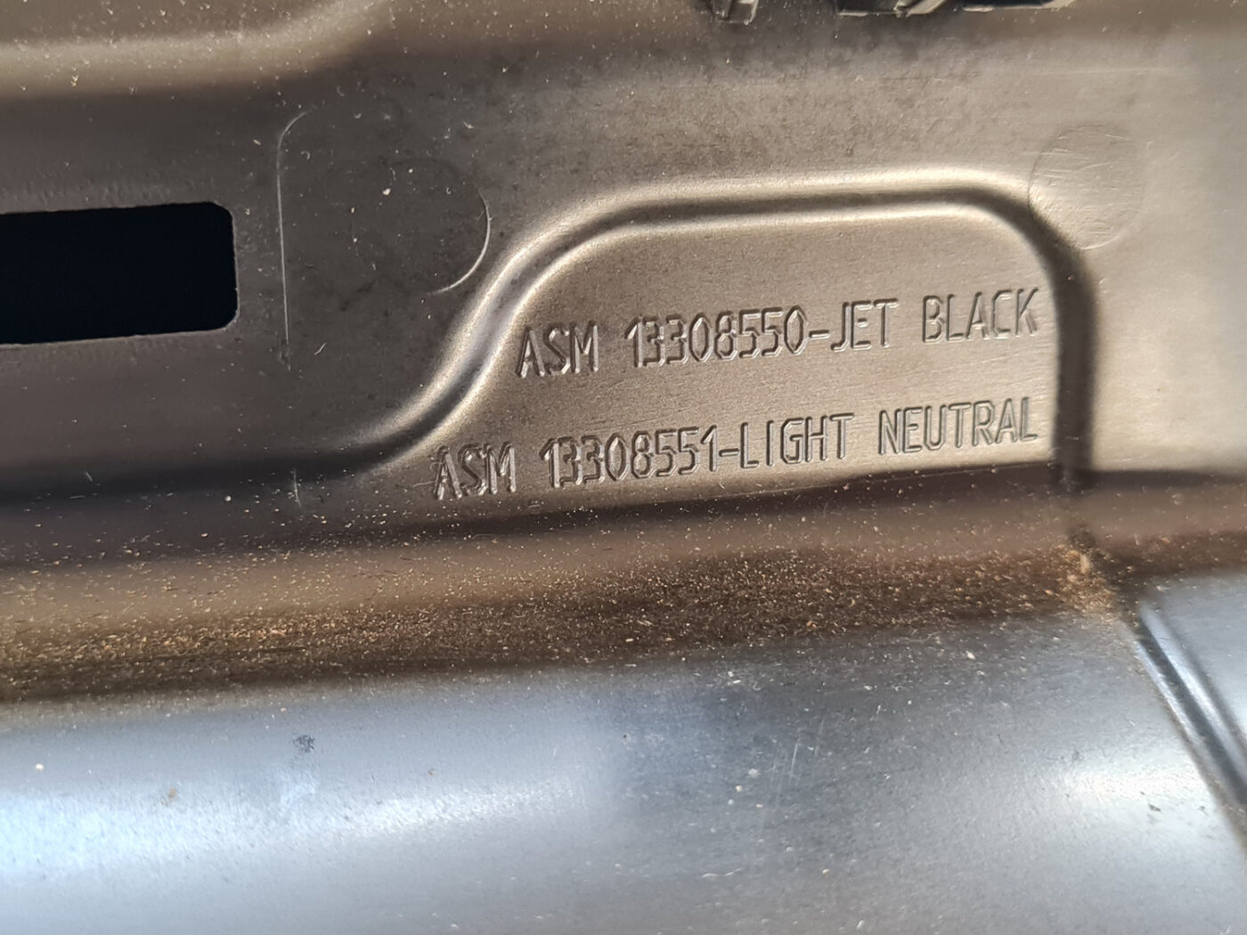 Mantu glabāšanas nodalījums pasažiera pusē priekš OPEL INSIGNIA 2010 3 Mantu glabāšanas nodalījums pasažiera pusē priekš OPEL INSIGNIA 2010