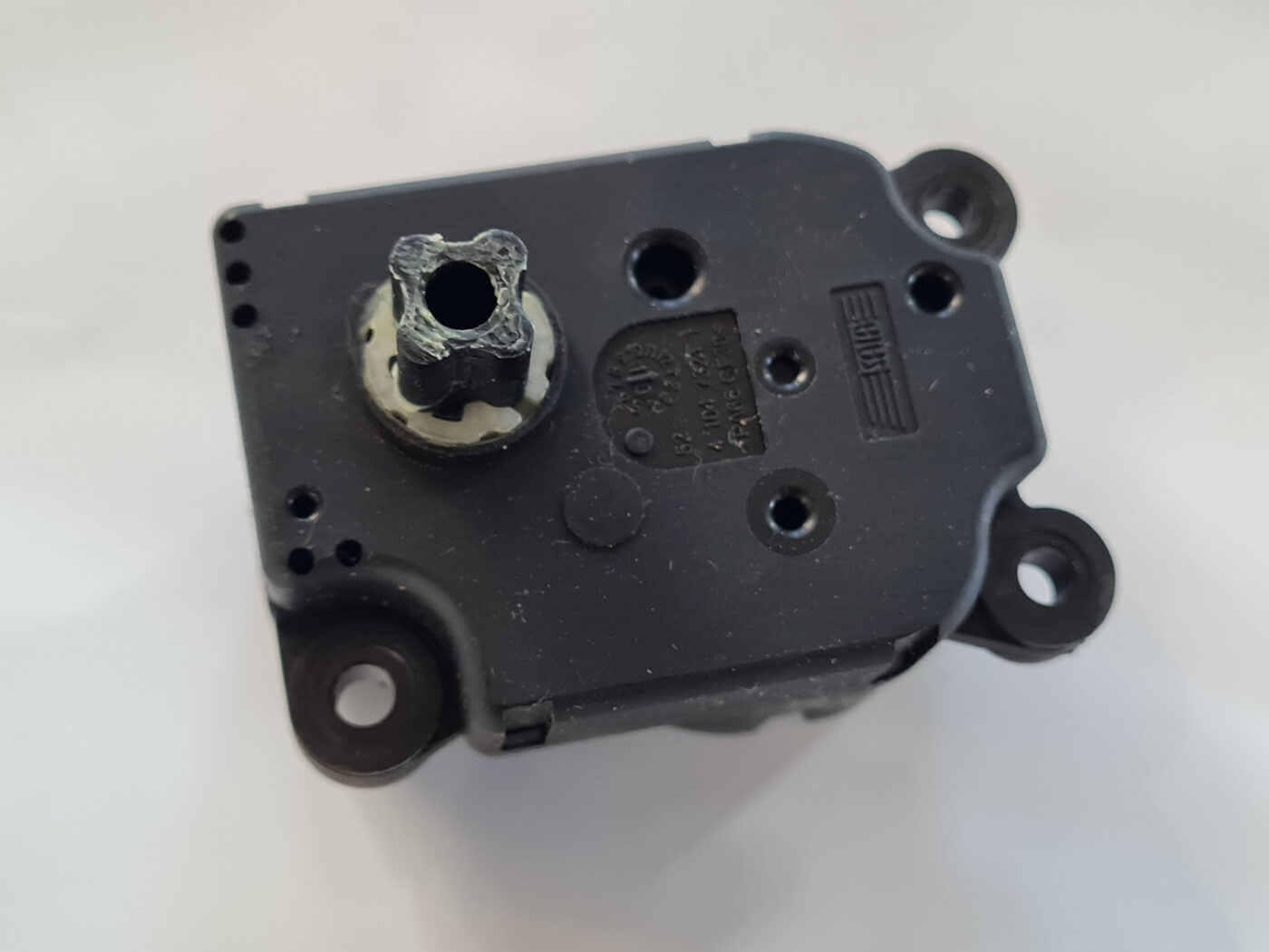 Apsildes sistēmas aktuators priekš OPEL INSIGNIA 2010 4 Apsildes sistēmas aktuators priekš OPEL INSIGNIA 2010