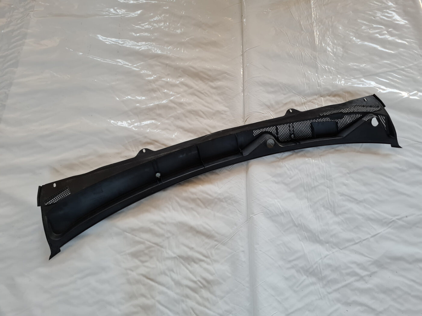 Vējstikla uzlikas (deflektora) režģis priekš OPEL INSIGNIA 2010 7 Vējstikla uzlikas (deflektora) režģis priekš OPEL INSIGNIA 2010