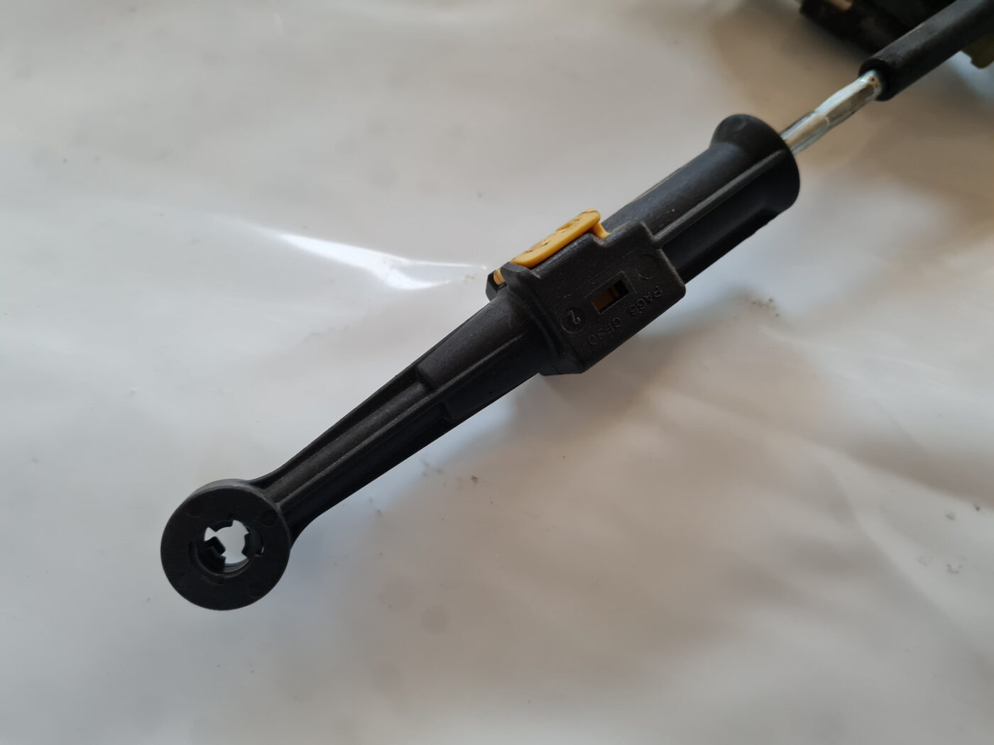 Pārnesumu pārslēgšanas mehānisma troses priekš OPEL INSIGNIA 2010 4 Pārnesumu pārslēgšanas mehānisma troses priekš OPEL INSIGNIA 2010