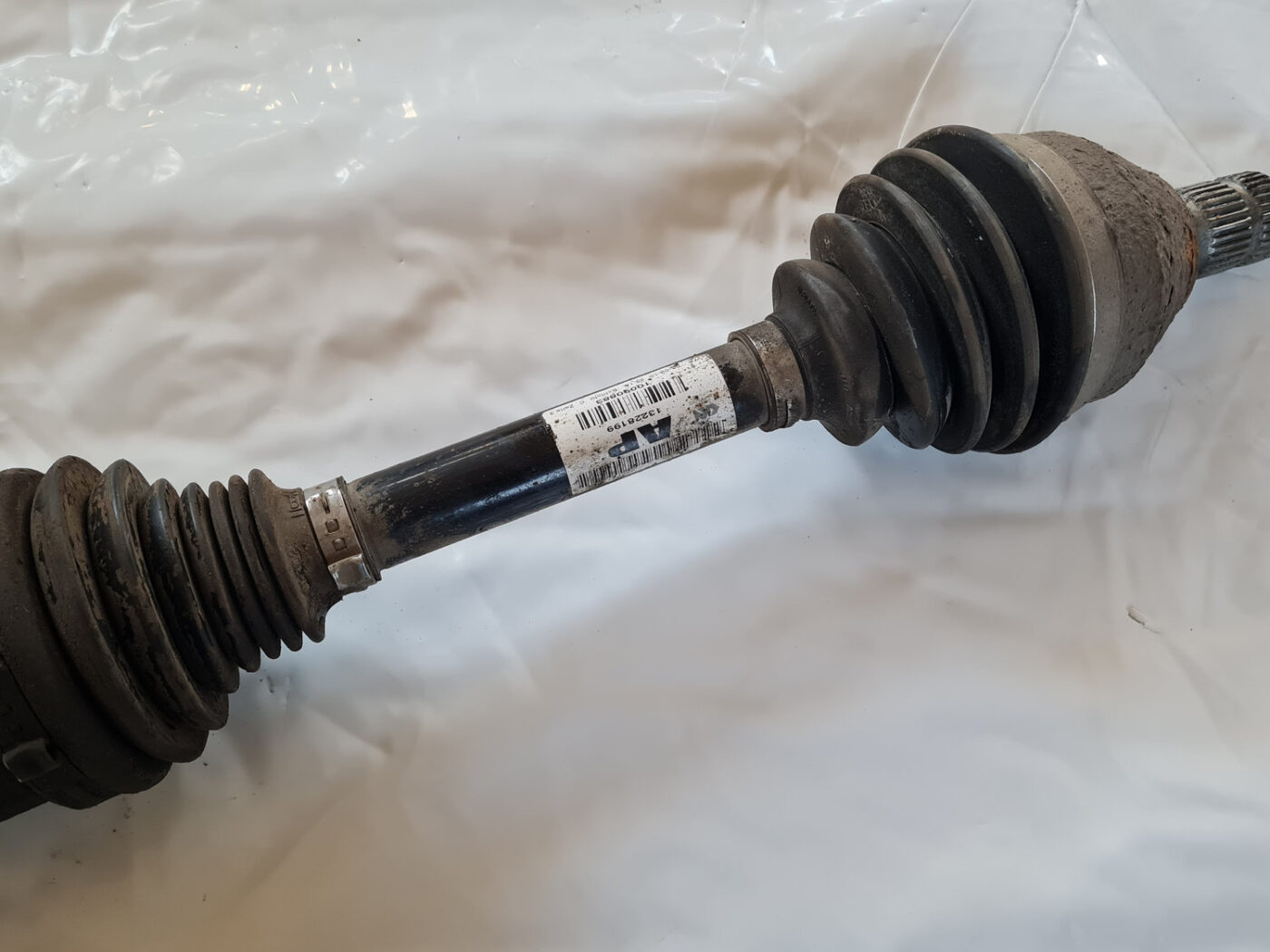 Pusass priekšēja labā priekš OPEL INSIGNIA 2010 6 Pusass priekšēja labā priekš OPEL INSIGNIA 2010