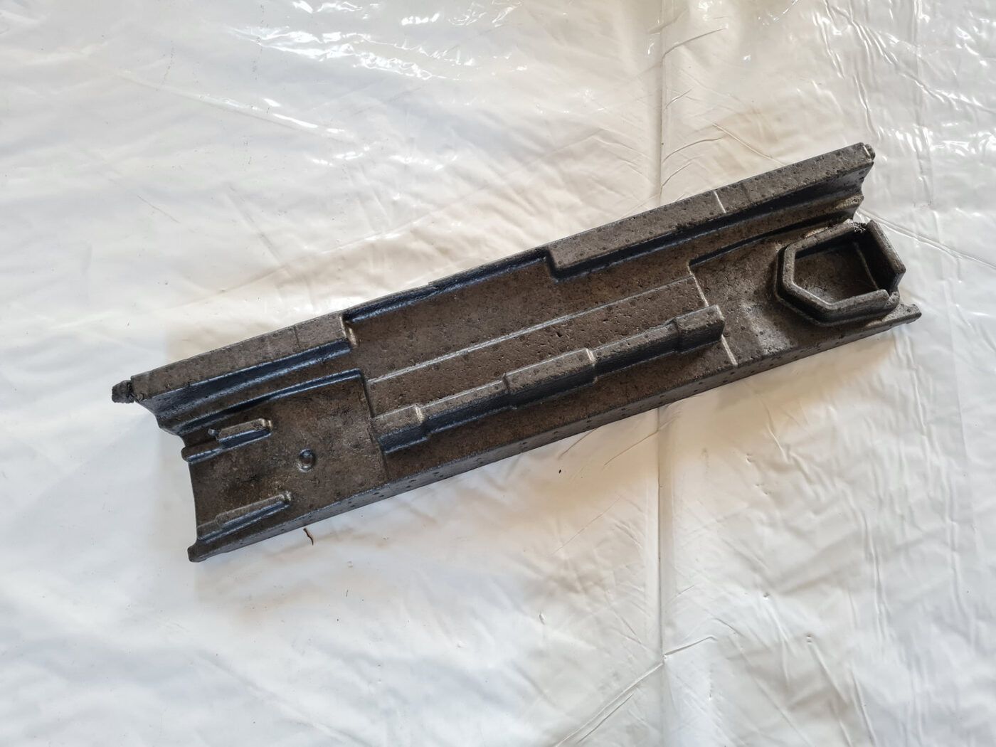 Bagāžnieka vāka putuplasts priekš OPEL INSIGNIA 2010 1 Bagāžnieka vāka putuplasts priekš OPEL INSIGNIA 2010