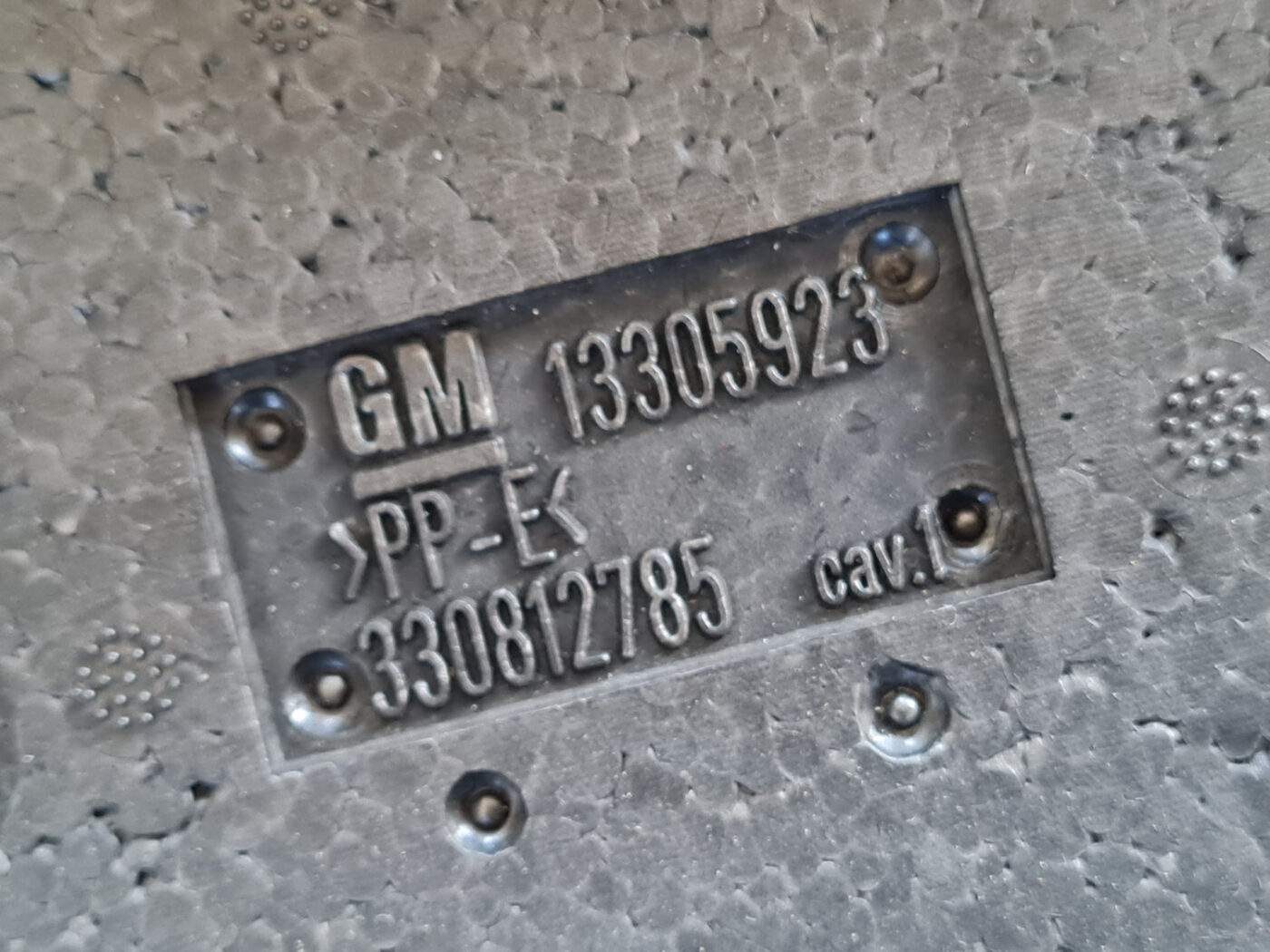 Bagāžnieka vāka putuplasts priekš OPEL INSIGNIA 2010 5 Bagāžnieka vāka putuplasts priekš OPEL INSIGNIA 2010