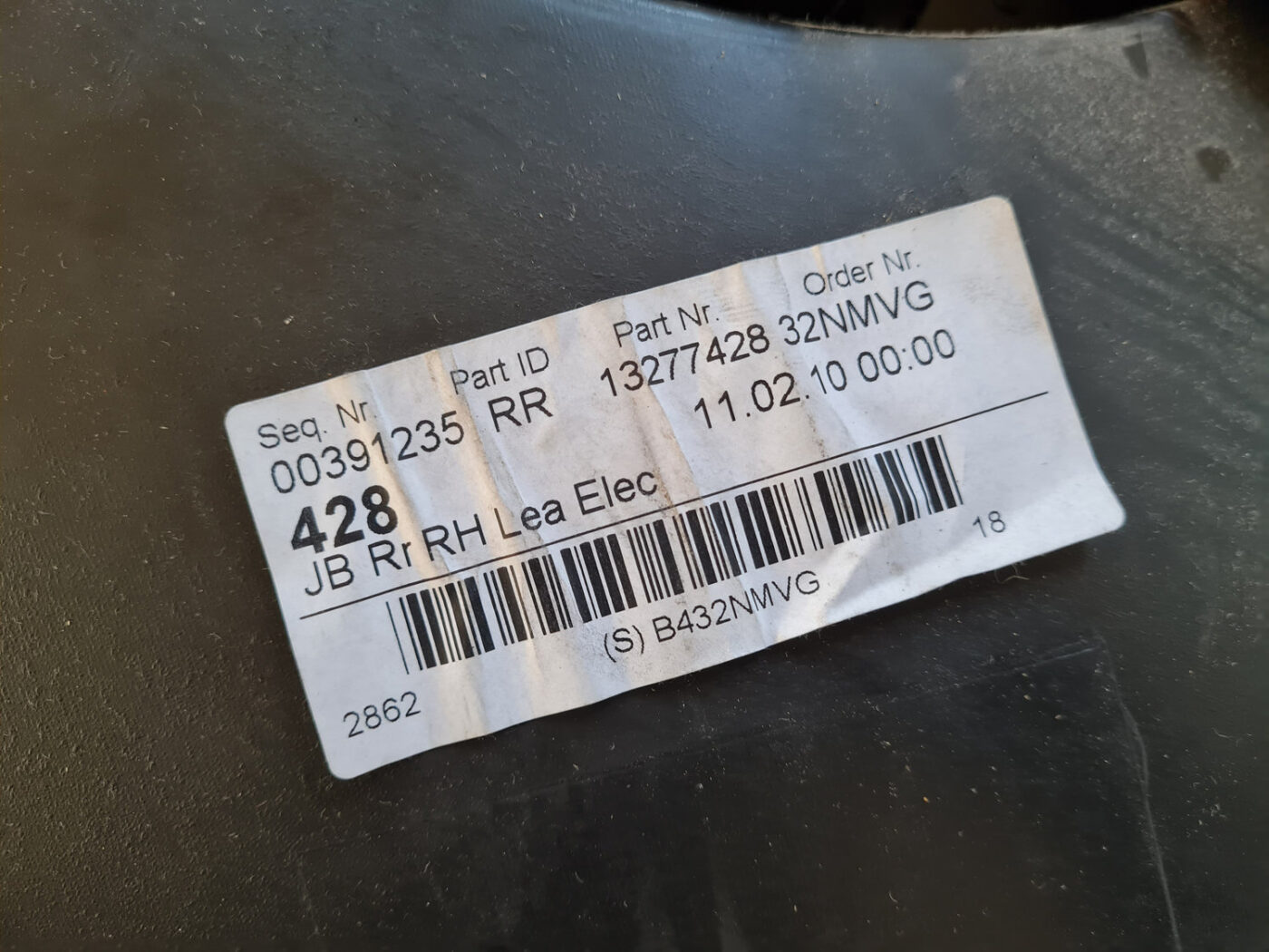 Aizmugurējo labo durvju apdare priekš OPEL INSIGNIA 2010 3 Aizmugurējo labo durvju apdare priekš OPEL INSIGNIA 2010