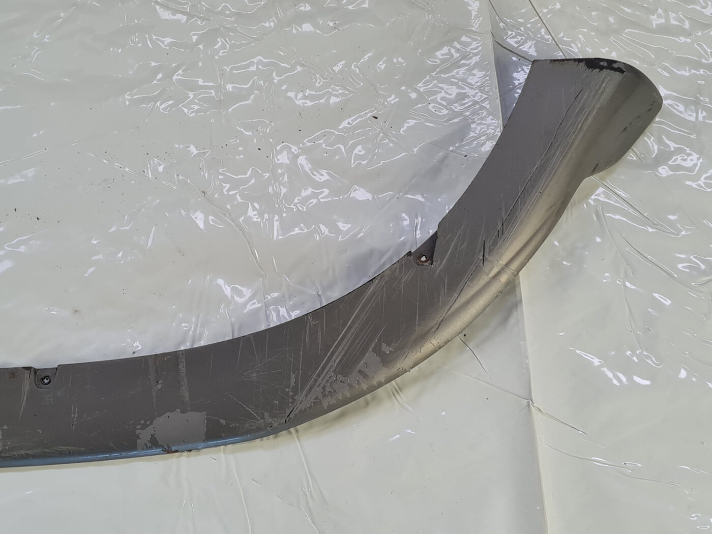 Aizmugurēja bufera spoileris (lūpa) priekš VOLVO S40 2004 Grey 15 Aizmugurēja bufera spoileris (lūpa) priekš VOLVO S40 2004 Grey