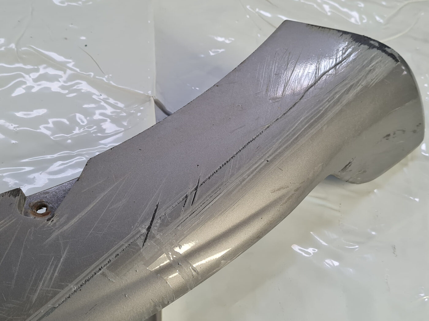 Aizmugurēja bufera spoileris (lūpa) priekš VOLVO S40 2004 Grey 14 Aizmugurēja bufera spoileris (lūpa) priekš VOLVO S40 2004 Grey