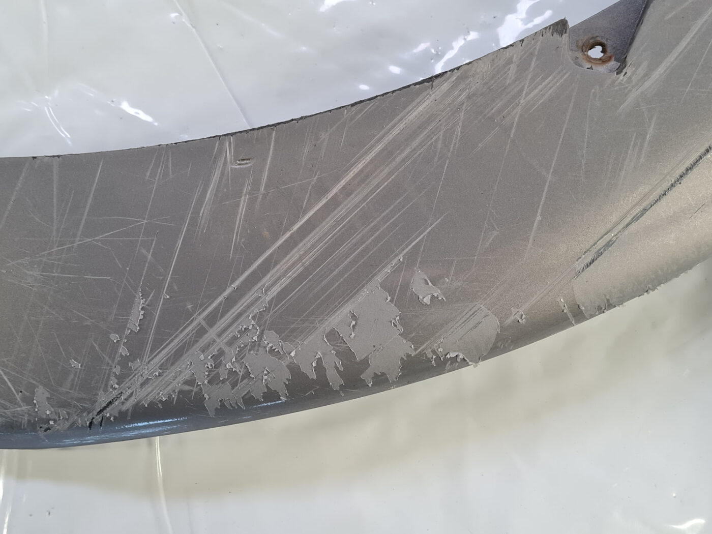 Aizmugurēja bufera spoileris (lūpa) priekš VOLVO S40 2004 Grey 13 Aizmugurēja bufera spoileris (lūpa) priekš VOLVO S40 2004 Grey